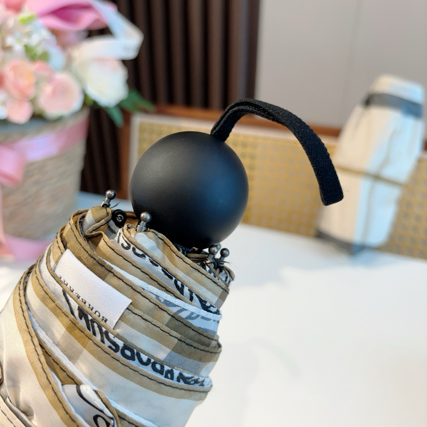  BURBERRY（巴宝莉）经典格纹 五折手动折叠晴雨伞 选用台湾进口UV防紫外线伞布 原单代工级品质 