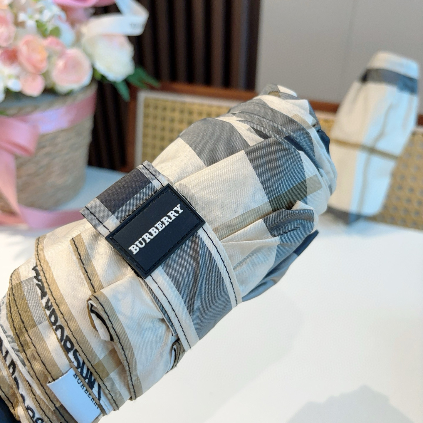  BURBERRY（巴宝莉）经典格纹 五折手动折叠晴雨伞 选用台湾进口UV防紫外线伞布 原单代工级品质 