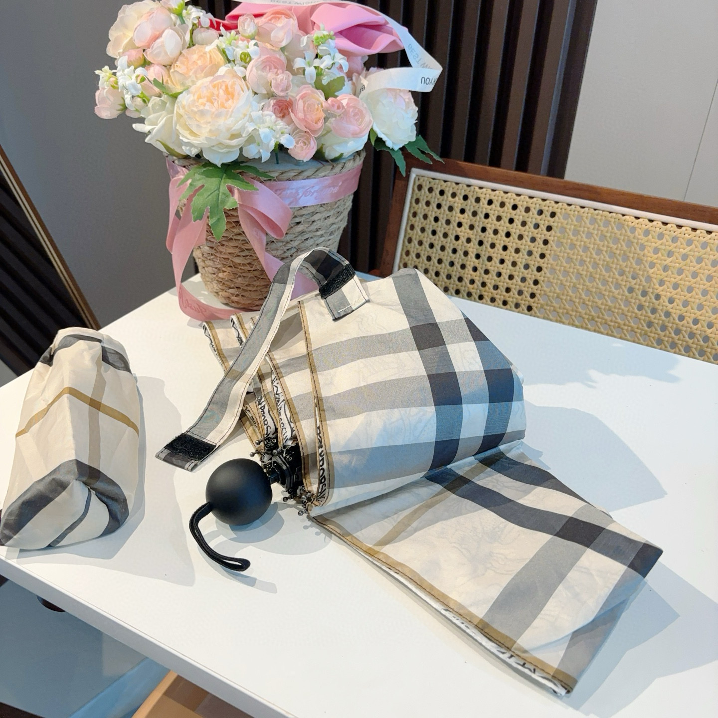  BURBERRY（巴宝莉）经典格纹 五折手动折叠晴雨伞 选用台湾进口UV防紫外线伞布 原单代工级品质 