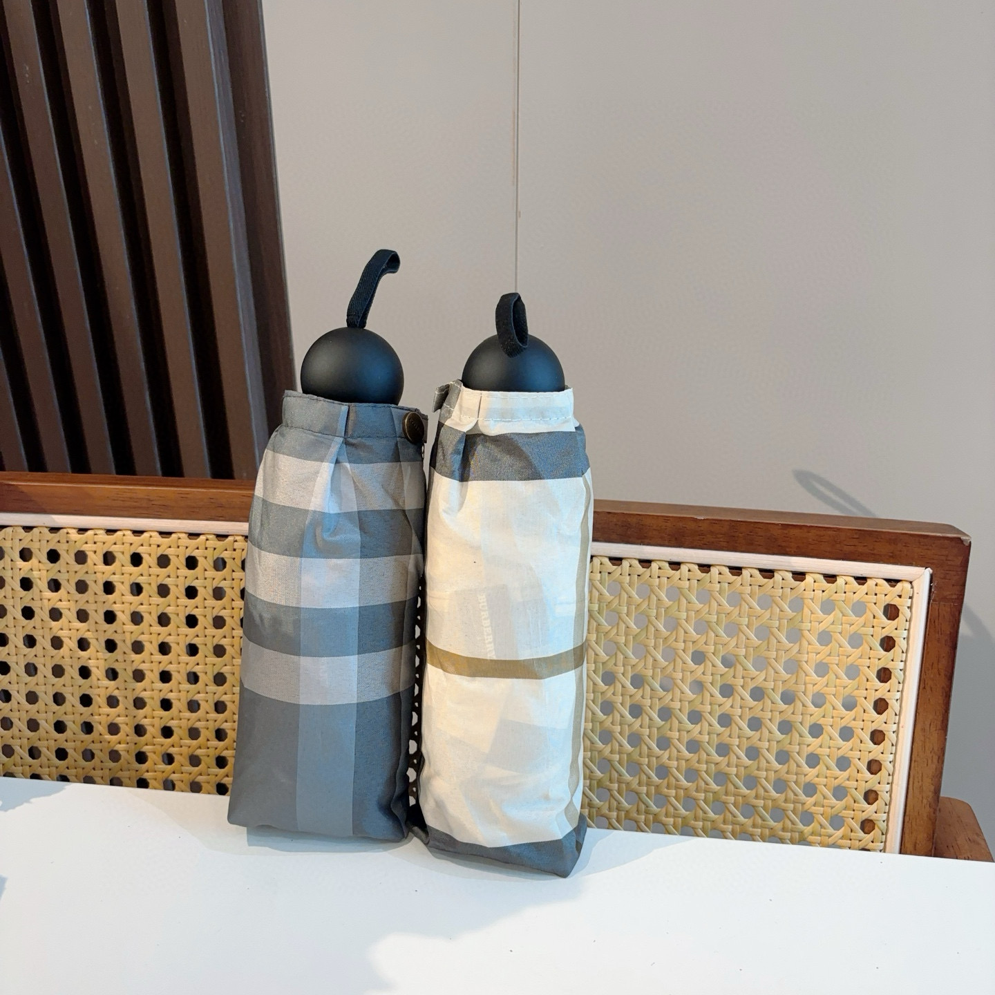  BURBERRY（巴宝莉）经典格纹 五折手动折叠晴雨伞 选用台湾进口UV防紫外线伞布 原单代工级品质 