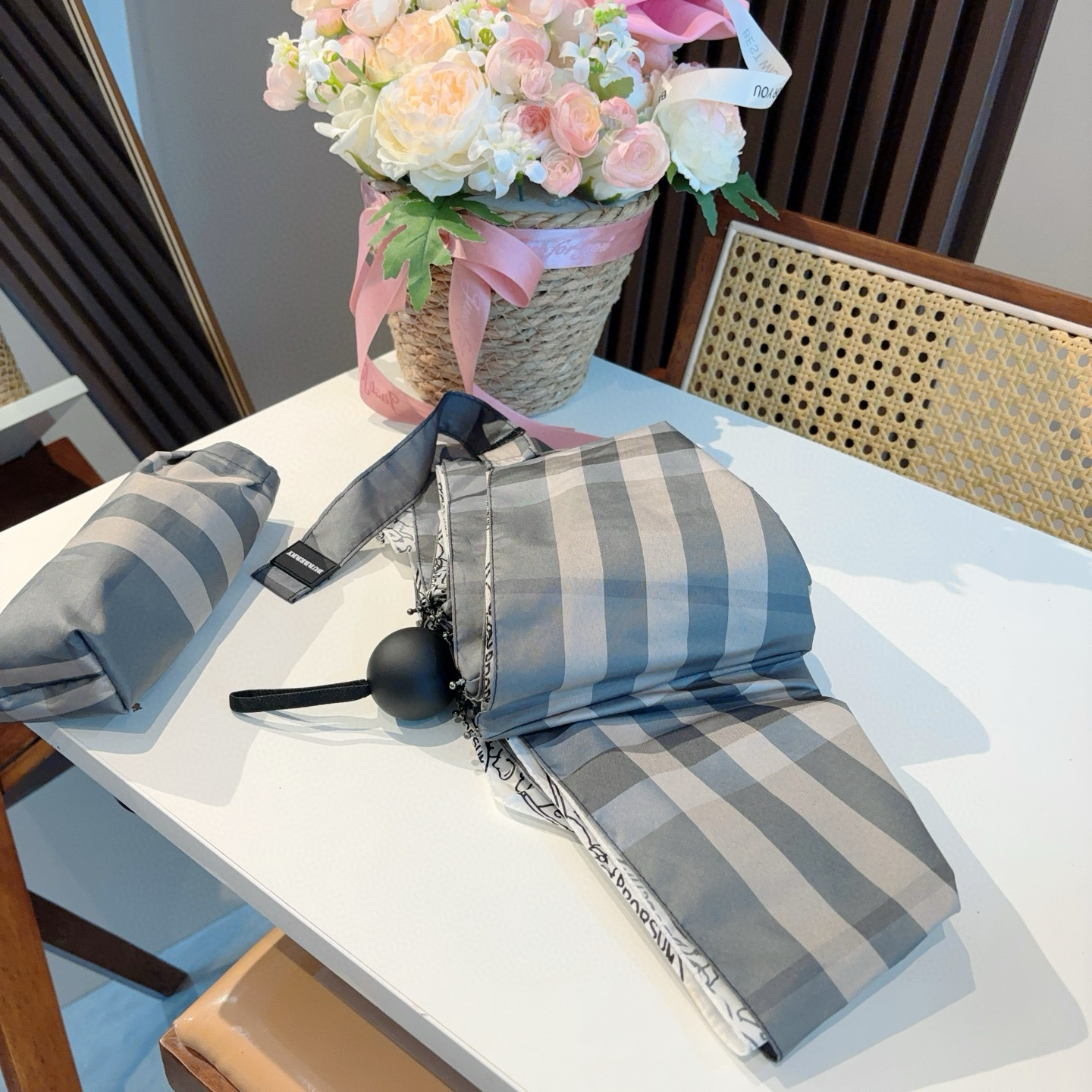  BURBERRY（巴宝莉）经典格纹 五折手动折叠晴雨伞 选用台湾进口UV防紫外线伞布 原单代工级品质 
