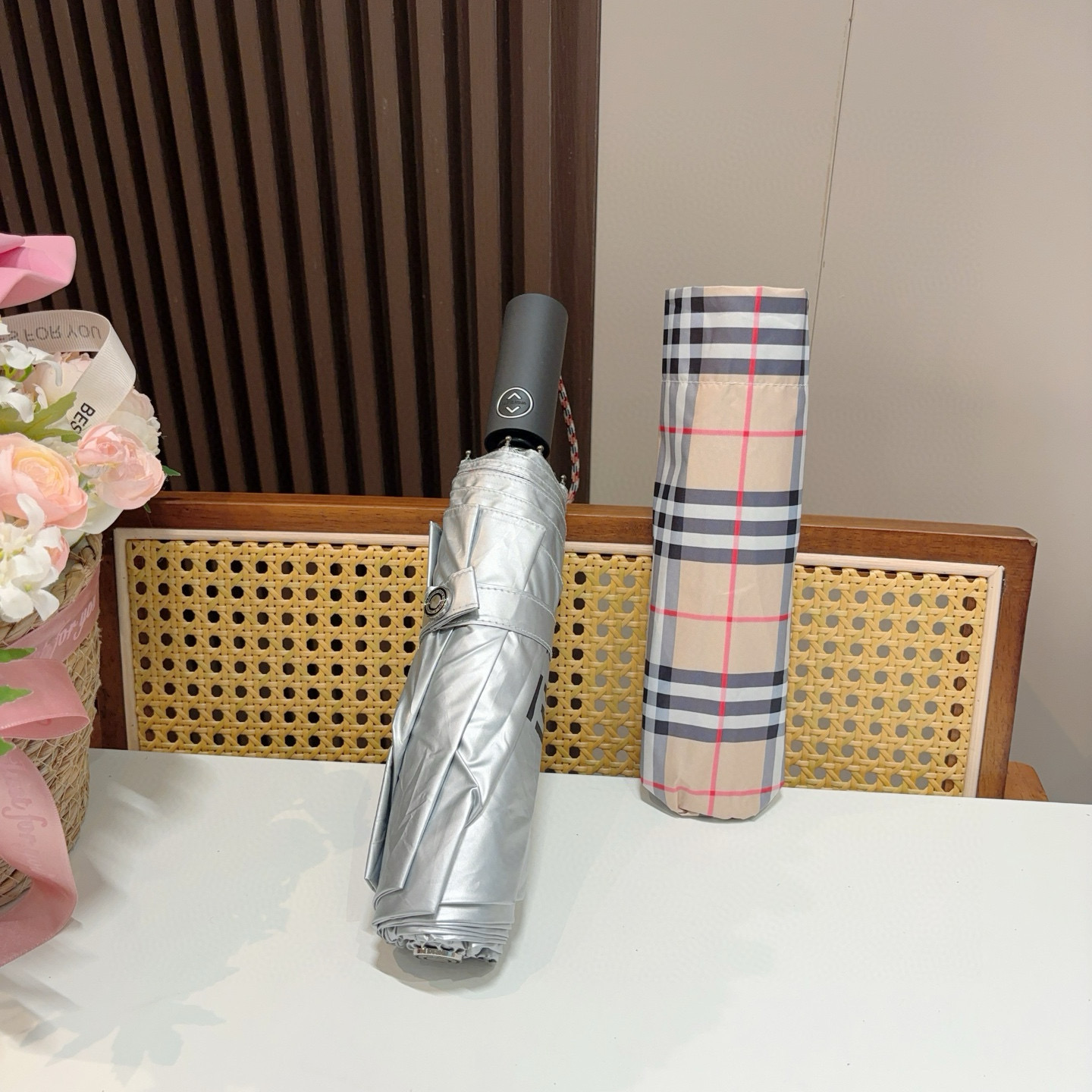   BURBERRY（巴宝莉） 三折自动折叠晴雨伞 年度巅峰之作 经典 高雅 时髦 这就是被称为英国BU