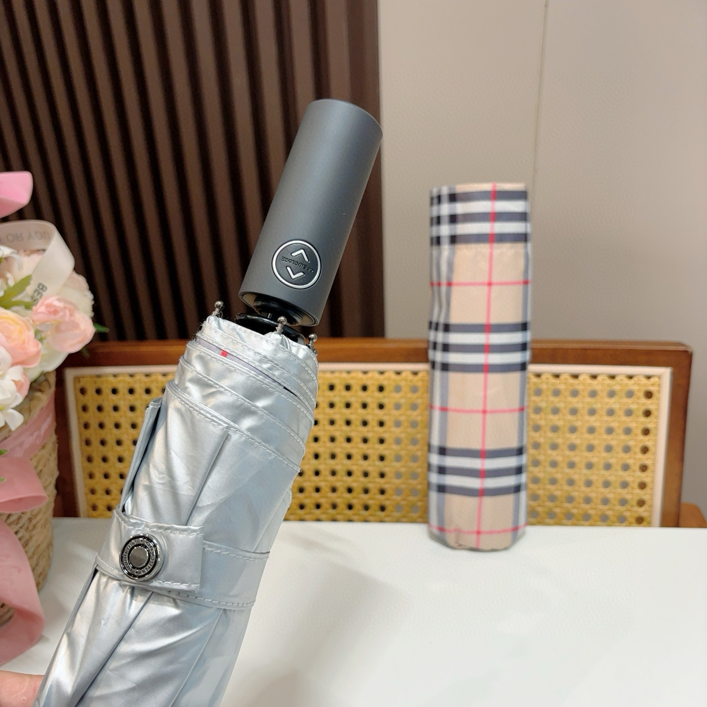  BURBERRY（巴宝莉） 三折自动折叠晴雨伞 年度巅峰之作 经典 高雅 时髦 这就是被称为英国BU