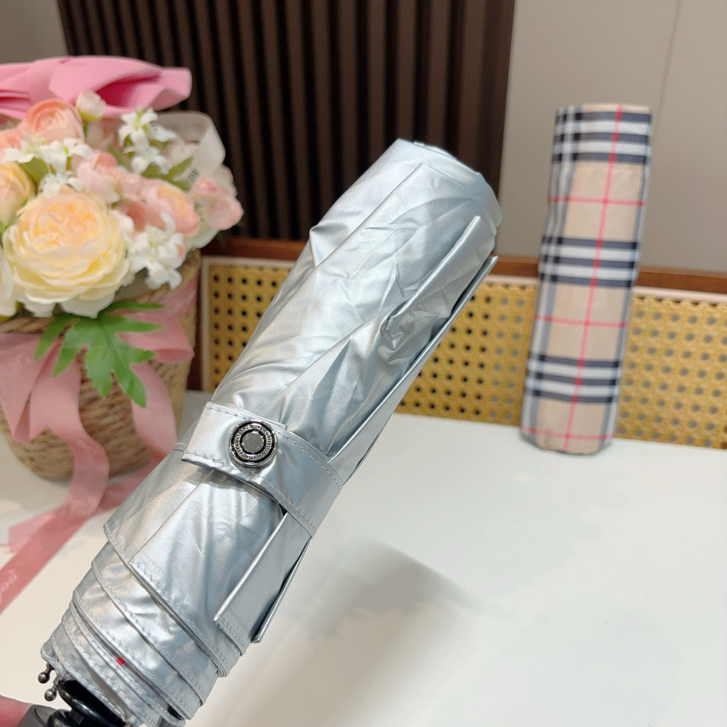   BURBERRY（巴宝莉） 三折自动折叠晴雨伞 年度巅峰之作 经典 高雅 时髦 这就是被称为英国BU