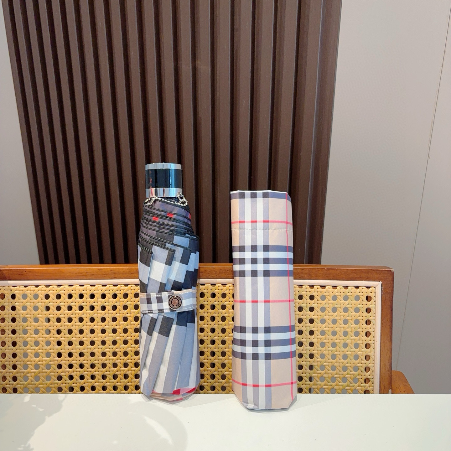  BURBERRY（巴宝莉） 三折自动折叠晴雨伞 年度巅峰之作 经典 高雅 时髦 这就是被称为英国BUR