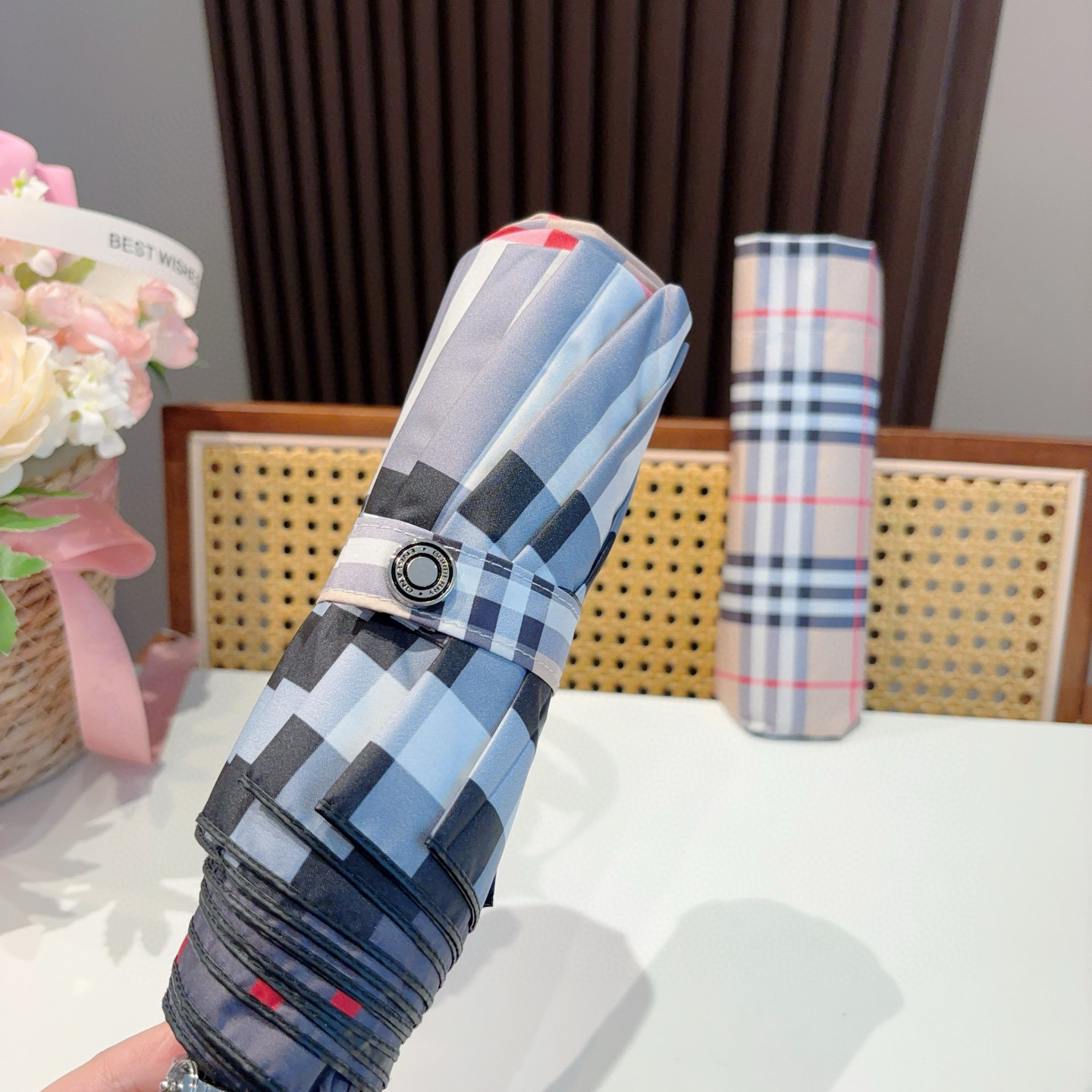  BURBERRY（巴宝莉） 三折自动折叠晴雨伞 年度巅峰之作 经典 高雅 时髦 这就是被称为英国BUR
