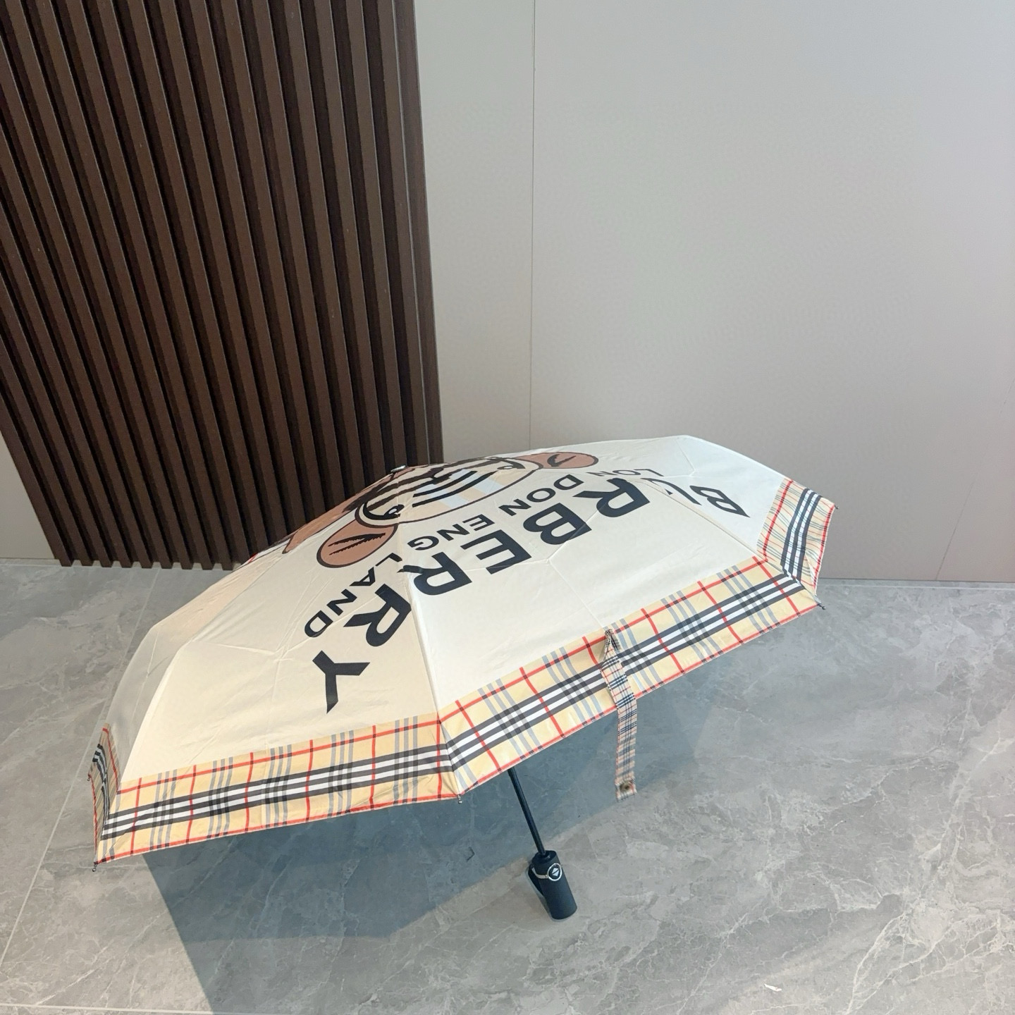  BURBERRY（巴宝莉） 三折自动折叠晴雨伞 年度巅峰之作 经典 高雅 时髦 这就是被称为英国BUR