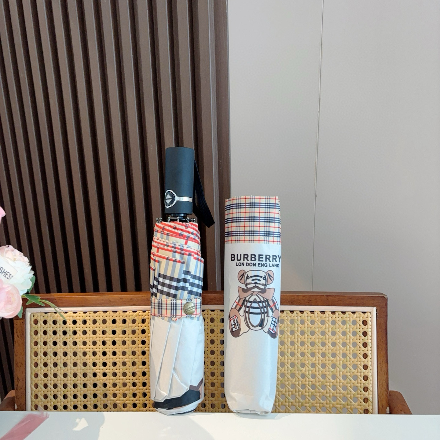  BURBERRY（巴宝莉） 三折自动折叠晴雨伞 年度巅峰之作 经典 高雅 时髦 这就是被称为英国BUR