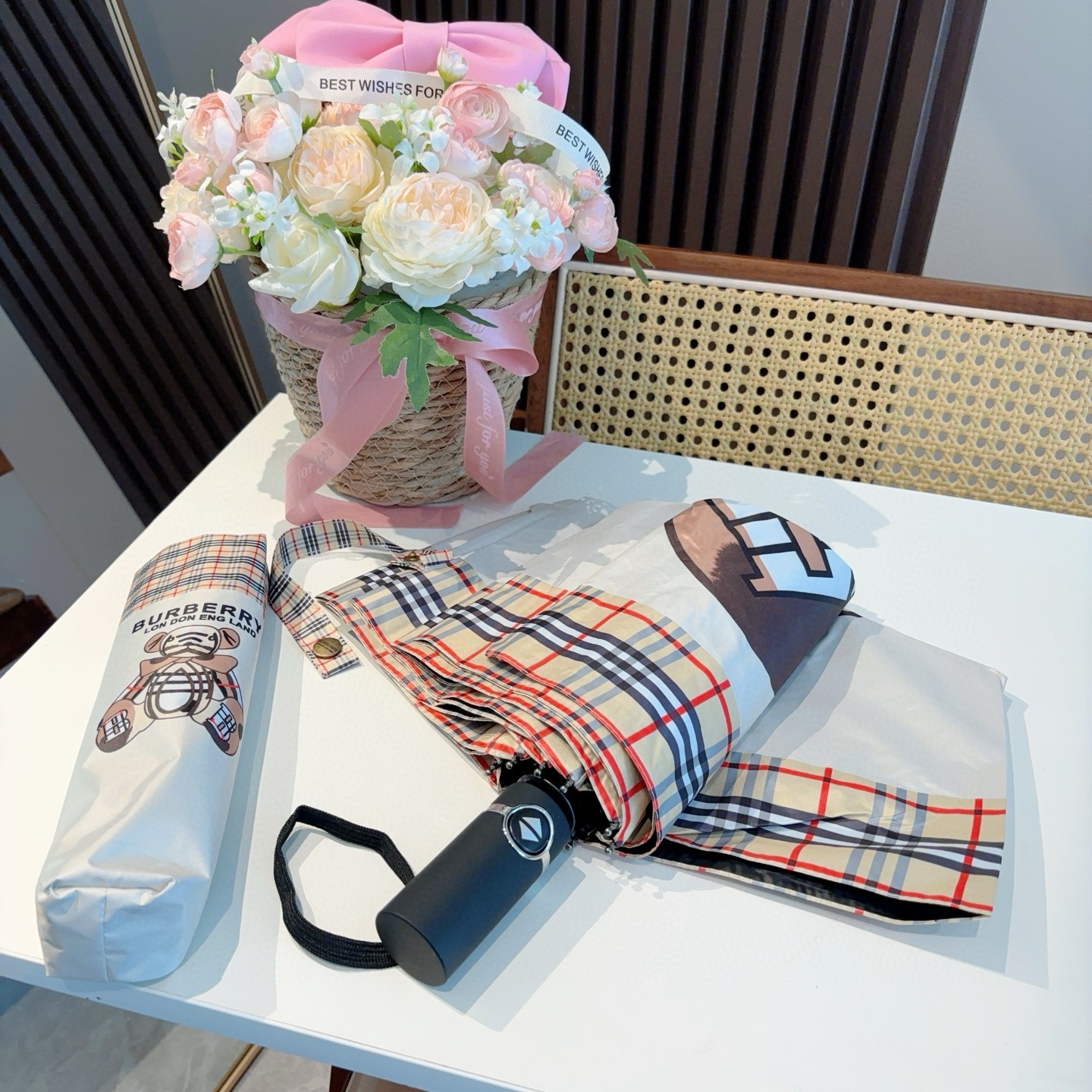  BURBERRY（巴宝莉） 三折自动折叠晴雨伞 年度巅峰之作 经典 高雅 时髦 这就是被称为英国BUR
