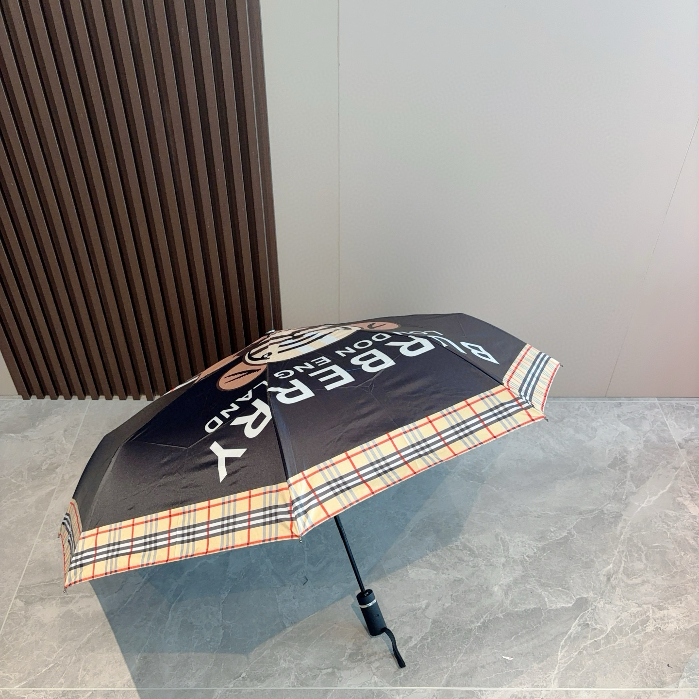  BURBERRY（巴宝莉） 三折自动折叠晴雨伞 年度巅峰之作 经典 高雅 时髦 这就是被称为英国BUR