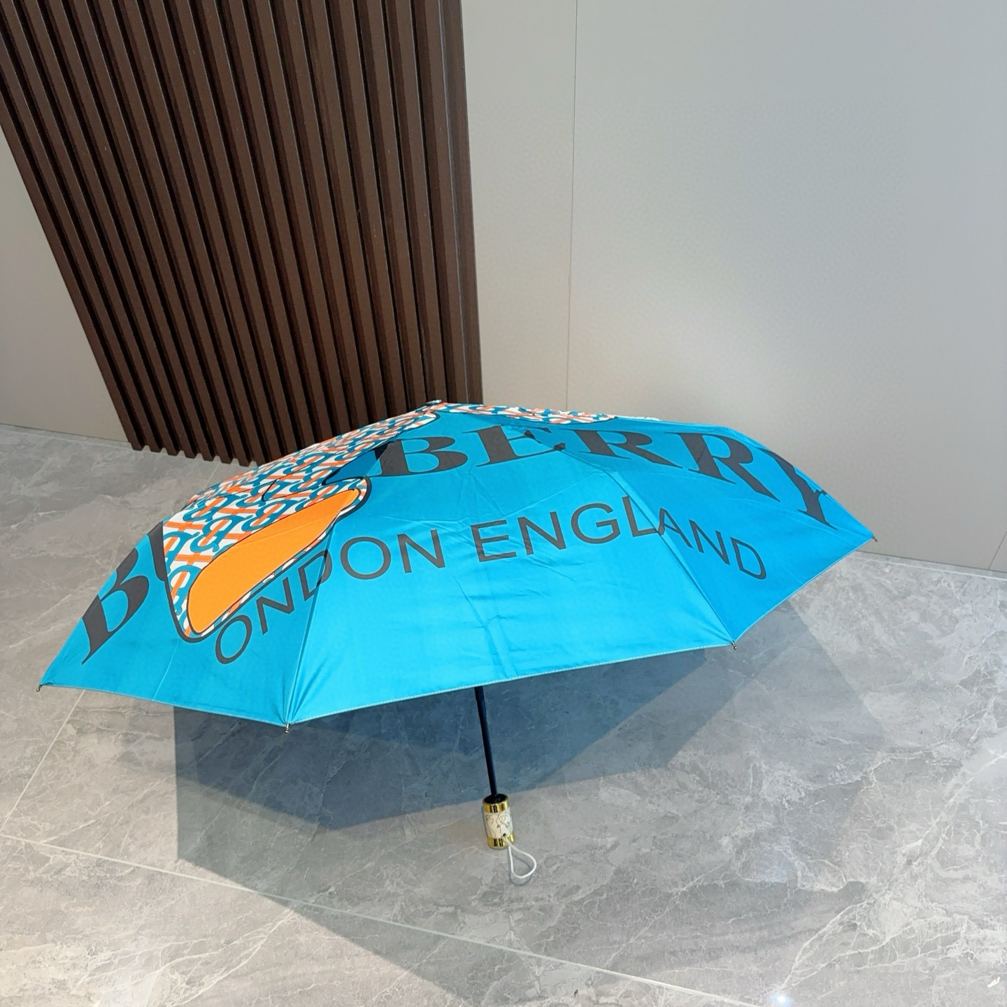  BURBERRY（巴宝莉） 三折自动折叠晴雨伞 年度巅峰之作 经典 高雅 时髦 这就是被称为英国BUR