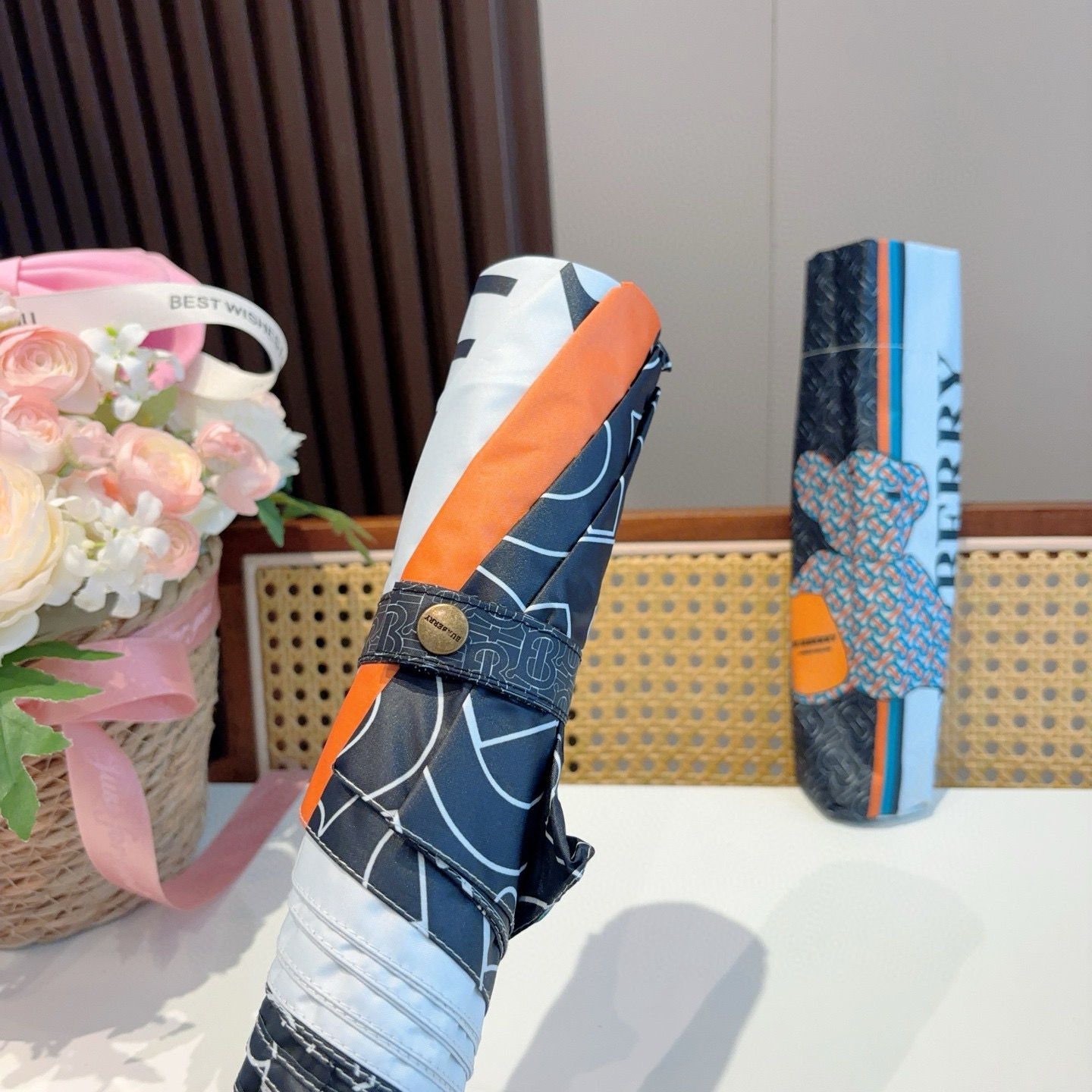  BURBERRY（巴宝莉） 三折自动折叠晴雨伞 年度巅峰之作 经典 高雅 时髦 这就是被称为英国BUR
