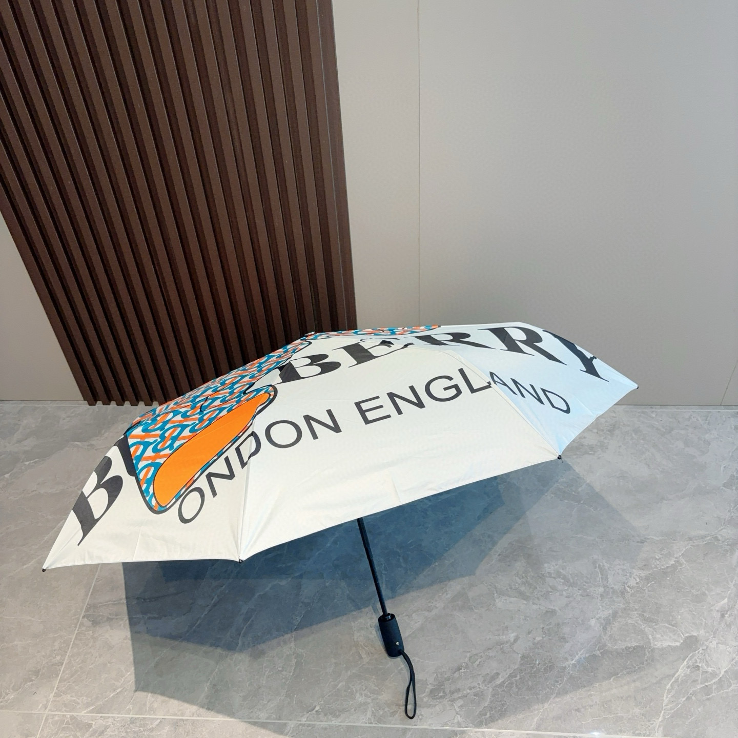  BURBERRY（巴宝莉） 三折自动折叠晴雨伞 年度巅峰之作 经典 高雅 时髦 这就是被称为英国BUR