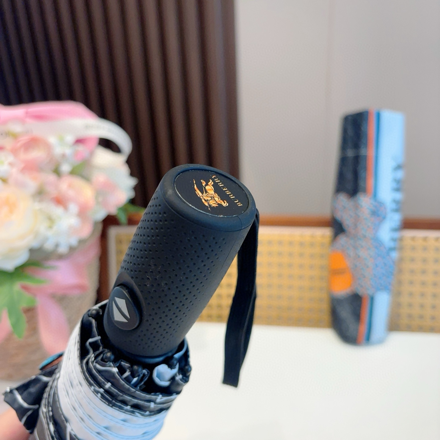  BURBERRY（巴宝莉） 三折自动折叠晴雨伞 年度巅峰之作 经典 高雅 时髦 这就是被称为英国BUR
