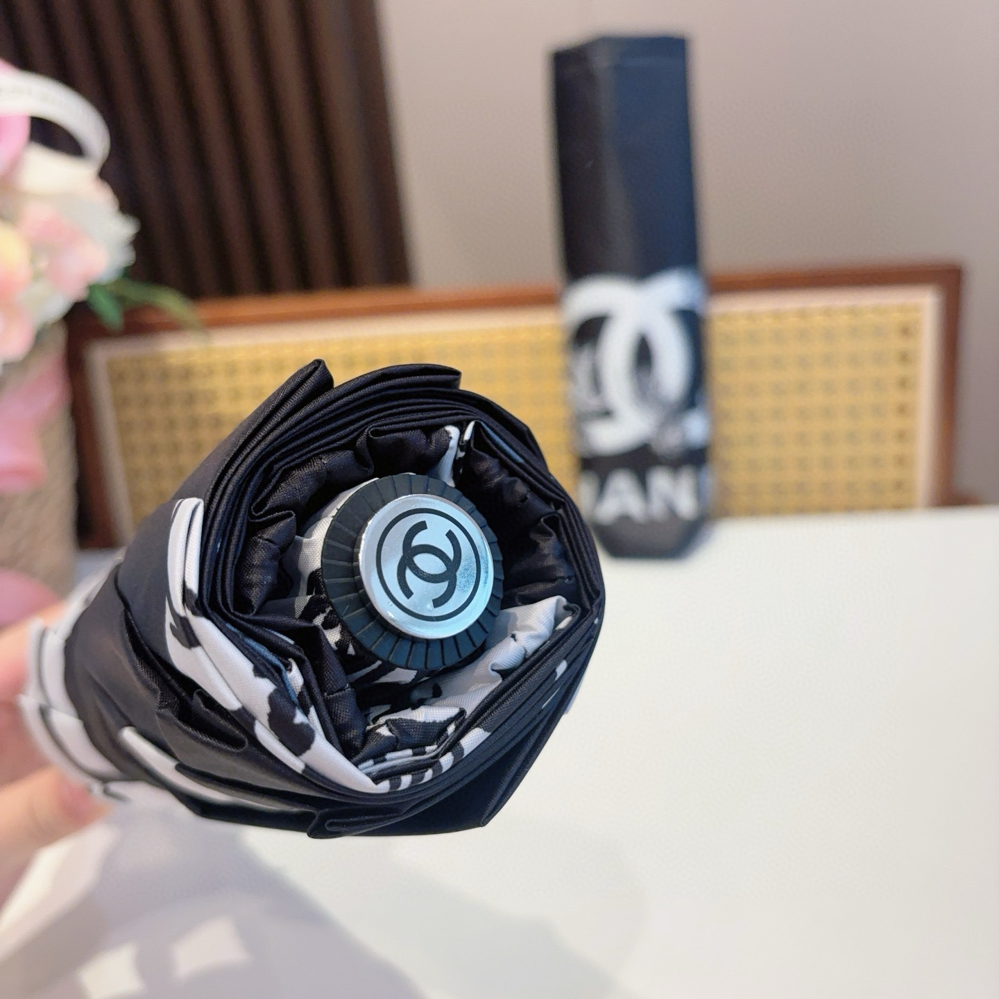   CHANEL（香奈儿） 新款玫瑰花头柄三折自动折叠晴雨伞 选用台湾进口UV防紫外线伞布 原单代工级品