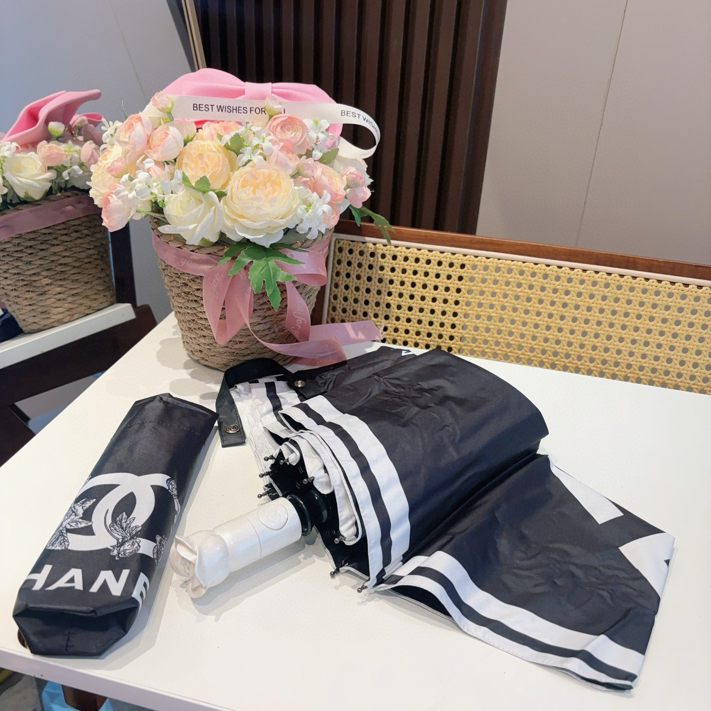   CHANEL（香奈儿） 新款玫瑰花头柄三折自动折叠晴雨伞 选用台湾进口UV防紫外线伞布 原单代工级品