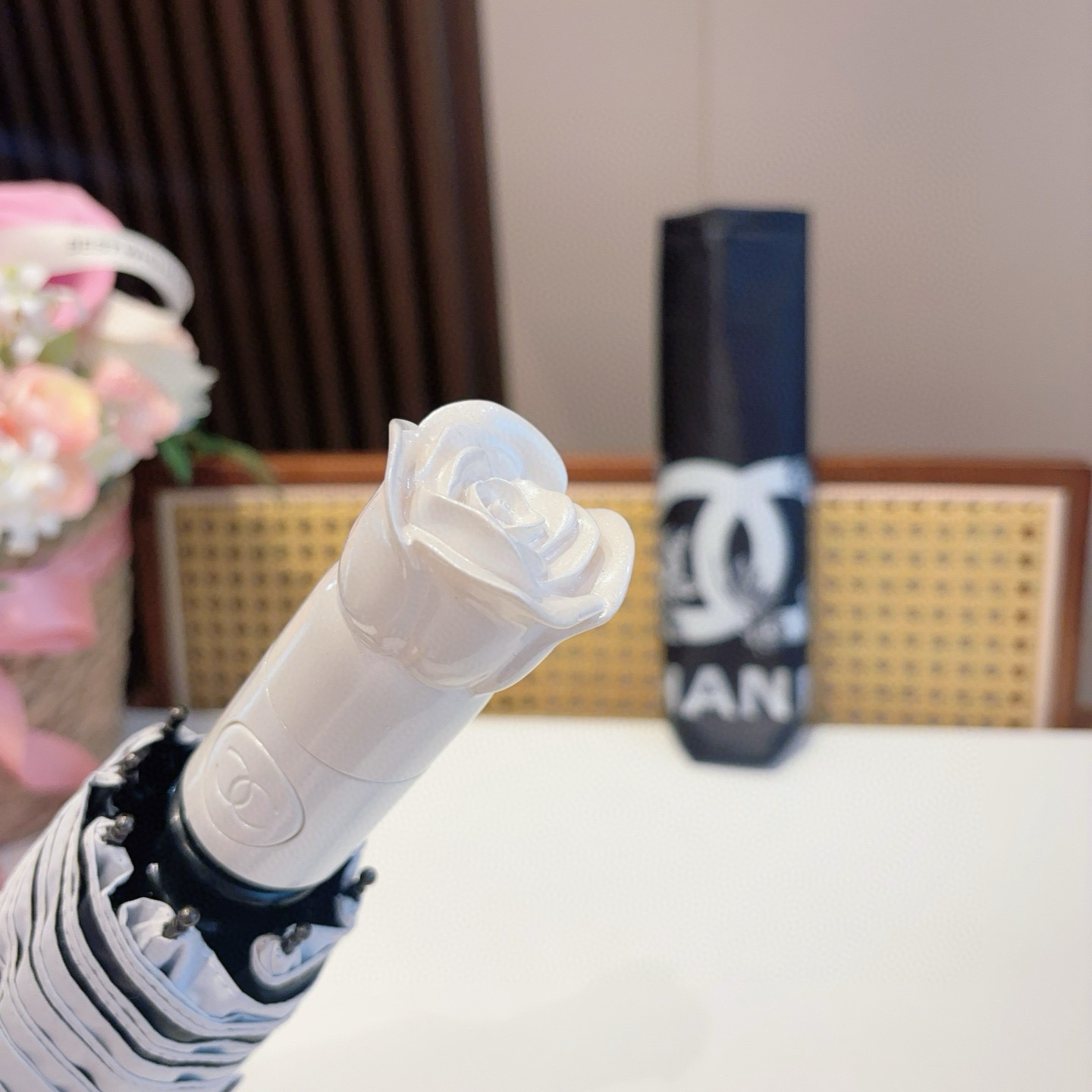   CHANEL（香奈儿） 新款玫瑰花头柄三折自动折叠晴雨伞 选用台湾进口UV防紫外线伞布 原单代工级品