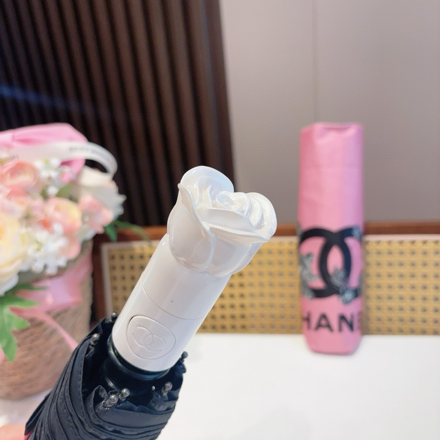  CHANEL（香奈儿） 新款玫瑰花头柄三折自动折叠晴雨伞 选用台湾进口UV防紫外线伞布 原单代工级品