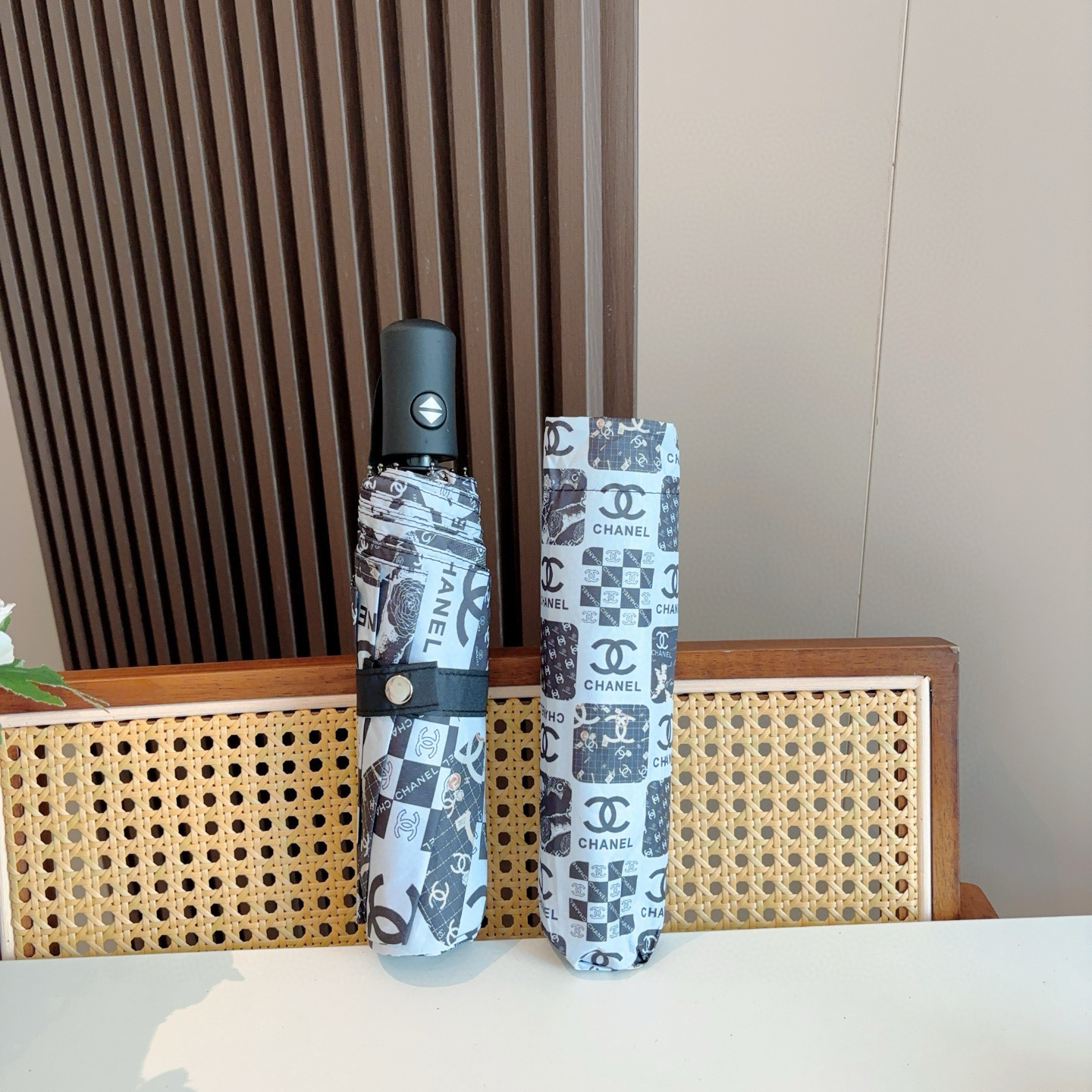  CHANEL（香奈儿）三折自动折叠晴雨伞 选用台湾进口UV防紫外线伞布 原单代工级品质  