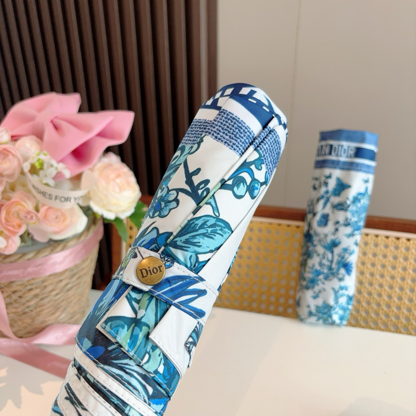  DIOR（迪奥）三折自动折叠晴雨伞  时尚原单代工品质 细节精致 看得见的品质 打破一成不变 色泽纯正