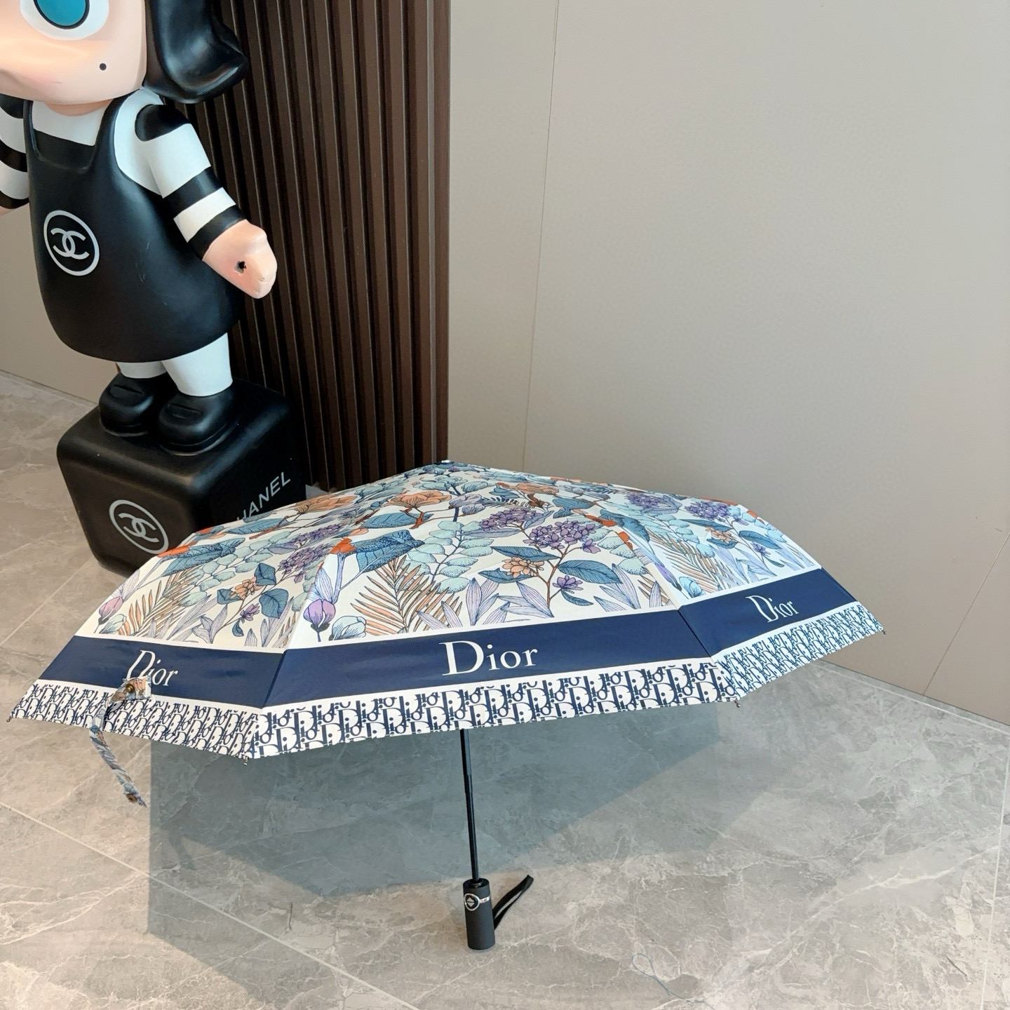  DIOR（迪奥）三折自动折叠晴雨伞  时尚原单代工品质 细节精致 看得见的品质 打破一成不变 色泽纯正