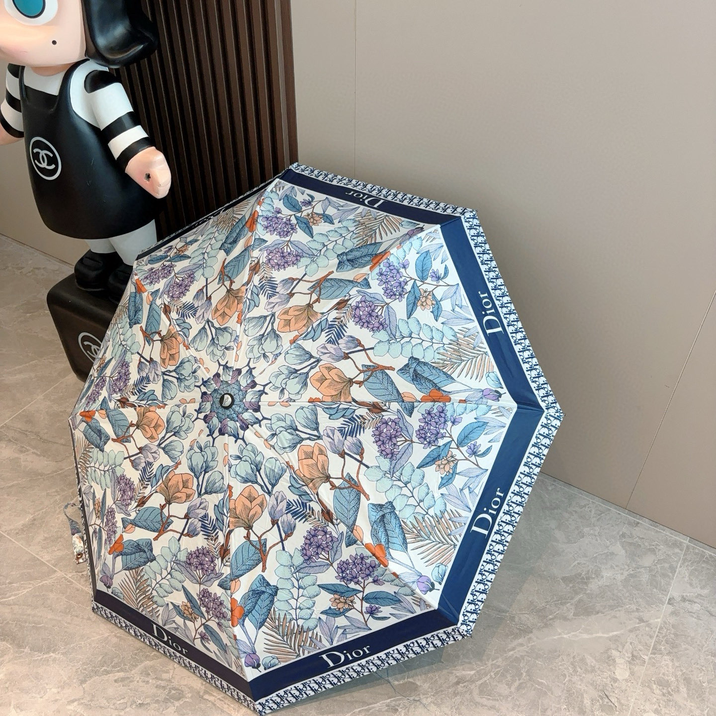  DIOR（迪奥）三折自动折叠晴雨伞  时尚原单代工品质 细节精致 看得见的品质 打破一成不变 色泽纯正