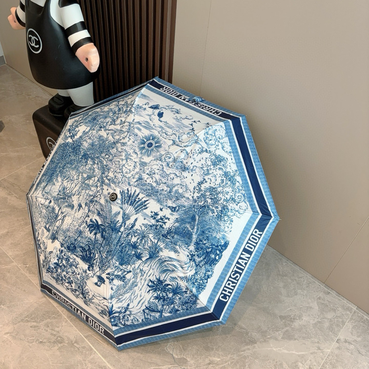  DIOR（迪奥）三折自动折叠晴雨伞  时尚原单代工品质 细节精致 看得见的品质 打破一成不变 色泽纯正