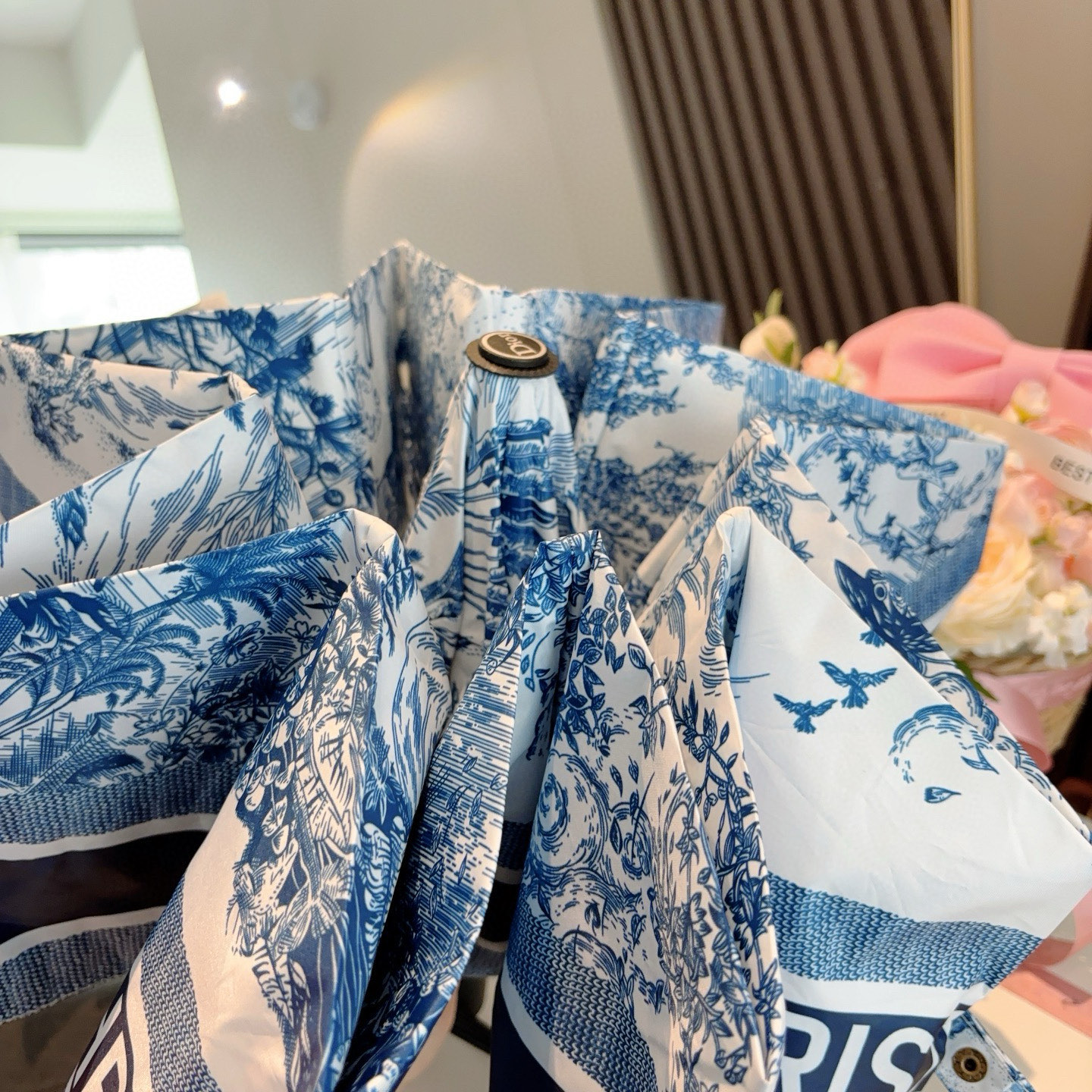  DIOR（迪奥）三折自动折叠晴雨伞  时尚原单代工品质 细节精致 看得见的品质 打破一成不变 色泽纯正
