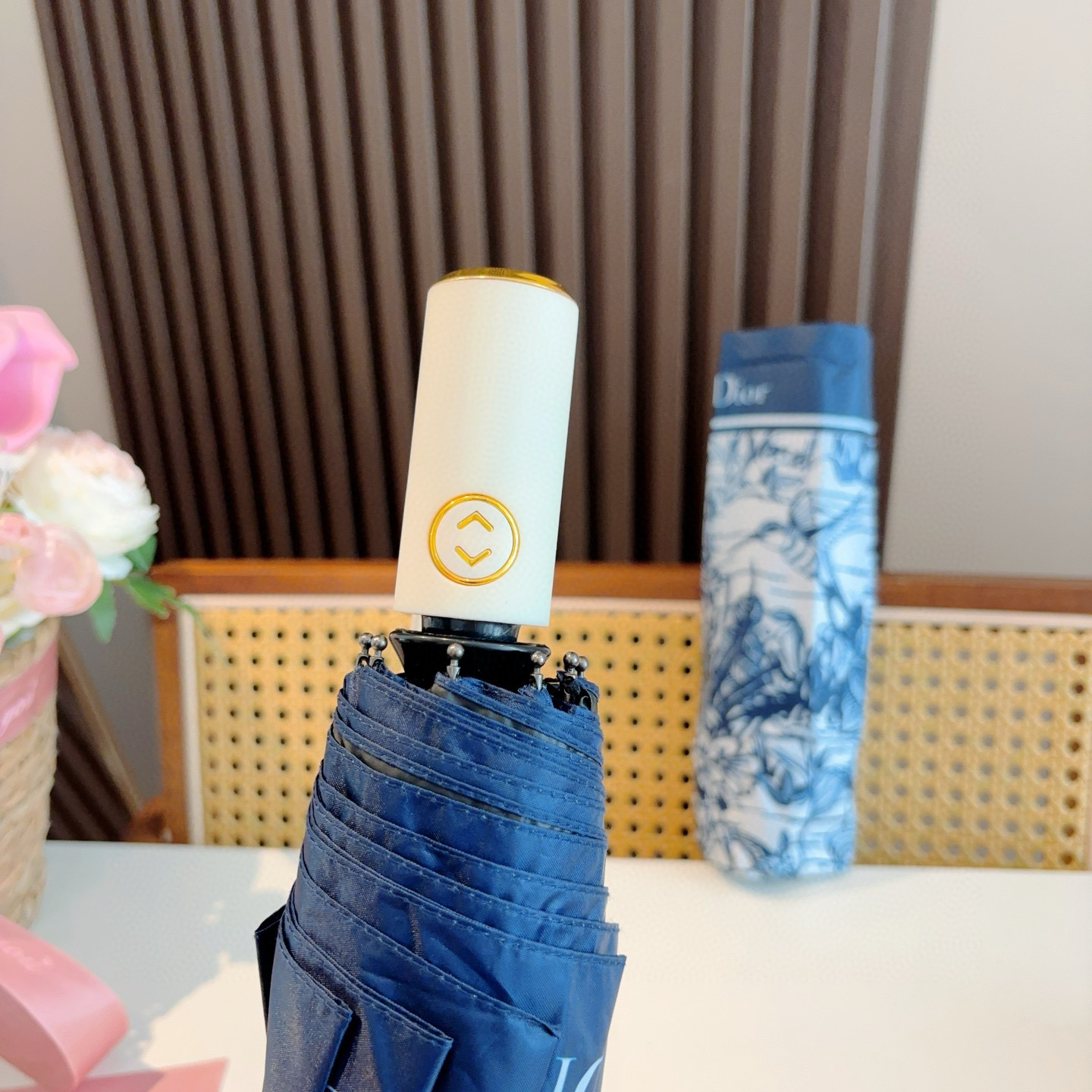  DIOR（迪奥）三折自动折叠晴雨伞  时尚原单代工品质 细节精致 看得见的品质 打破一成不变 色泽纯正