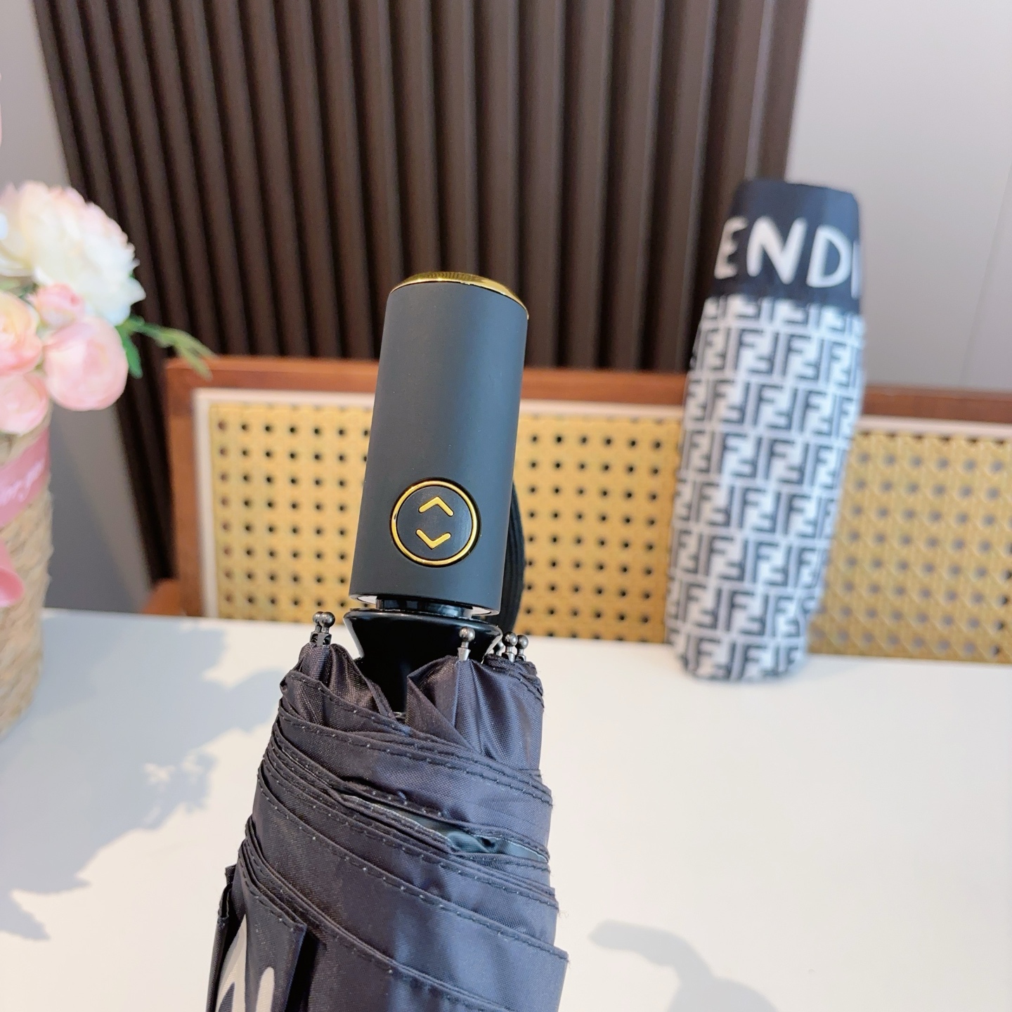  FENDI（芬迪）三折自动折叠晴雨伞 年度最新火爆单品  原单代工级品质 第一代210T碰击布防嗮拒水