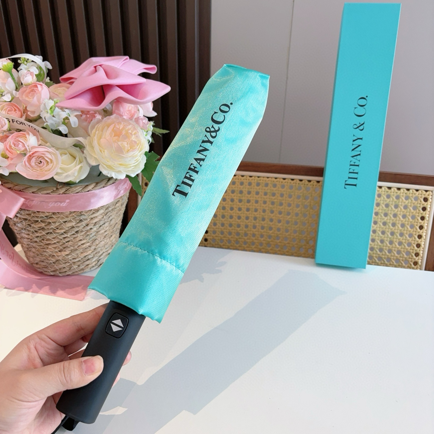  Tiffany蒂芙尼 闪金伞面 时尚独特、三折自动折叠晴雨伞 火爆来袭 夏日里的小清新 高效阻隔紫外线