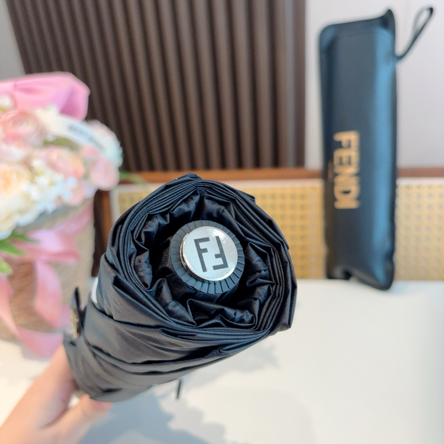  FENDI（芬迪）三折自动折叠晴雨伞 年度最新火爆单品  原单代工级品质 第一代210T碰击布防嗮拒水
