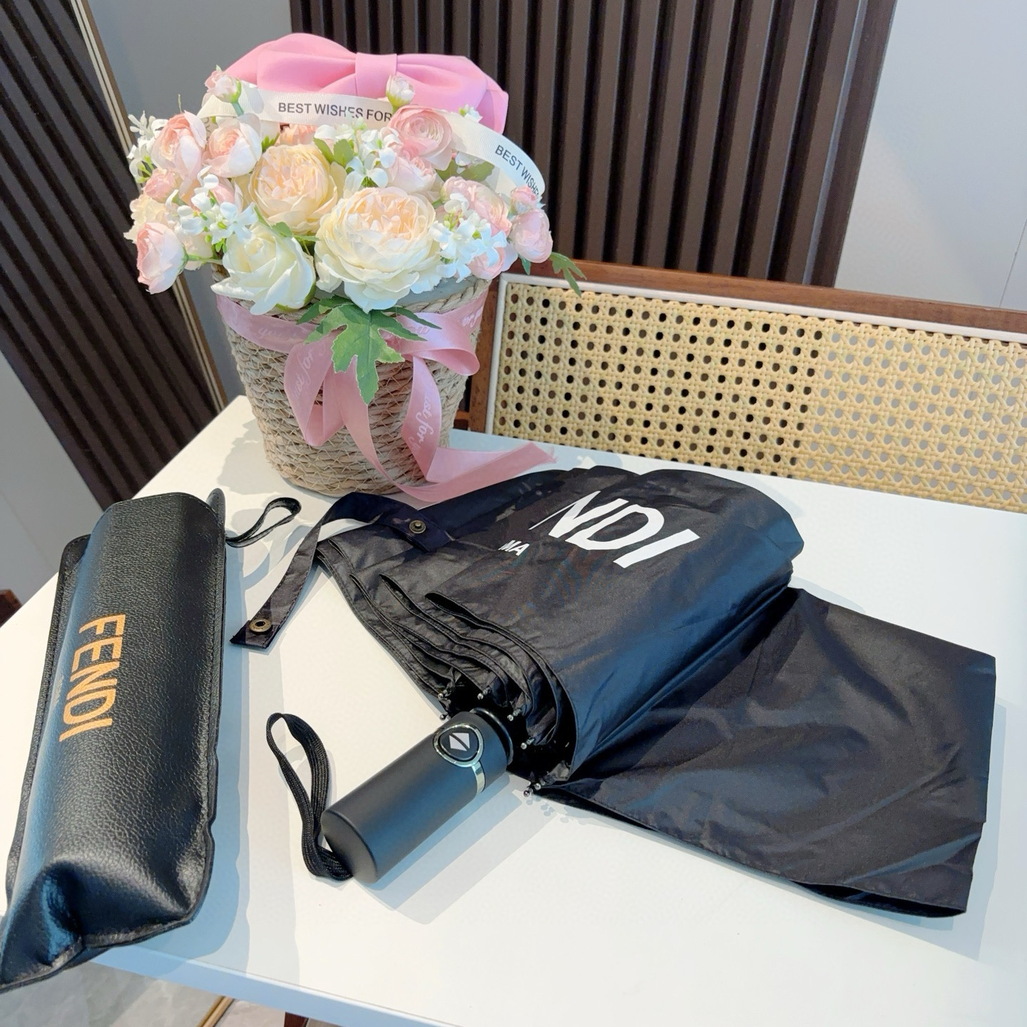  FENDI（芬迪）三折自动折叠晴雨伞 年度最新火爆单品  原单代工级品质 第一代210T碰击布防嗮拒水