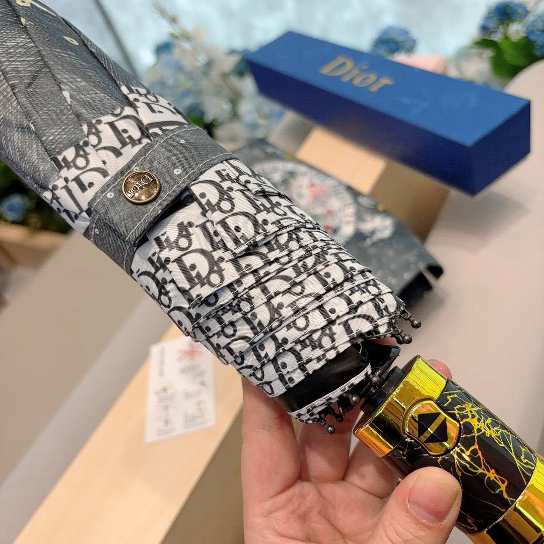   DIOR（迪奥） 三折自动折叠晴雨伞  时尚原单代工品质 细节精致 看得见的品质 打破一成不变 色泽