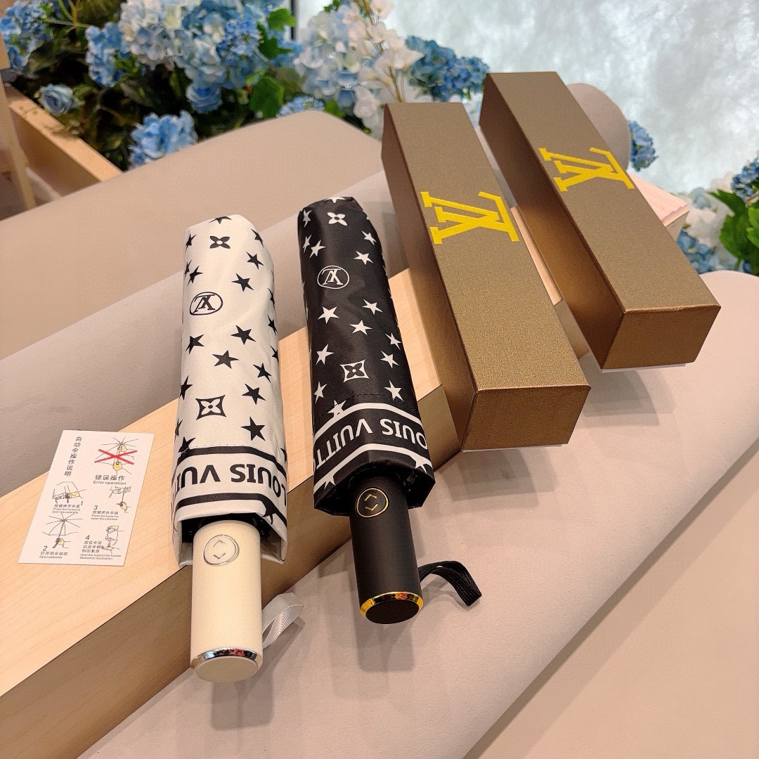  LOUIS VUITTON （路易威登）新款 星星 三折自动折叠晴雨伞 新涂层技术深色伞面 拥有令人惊