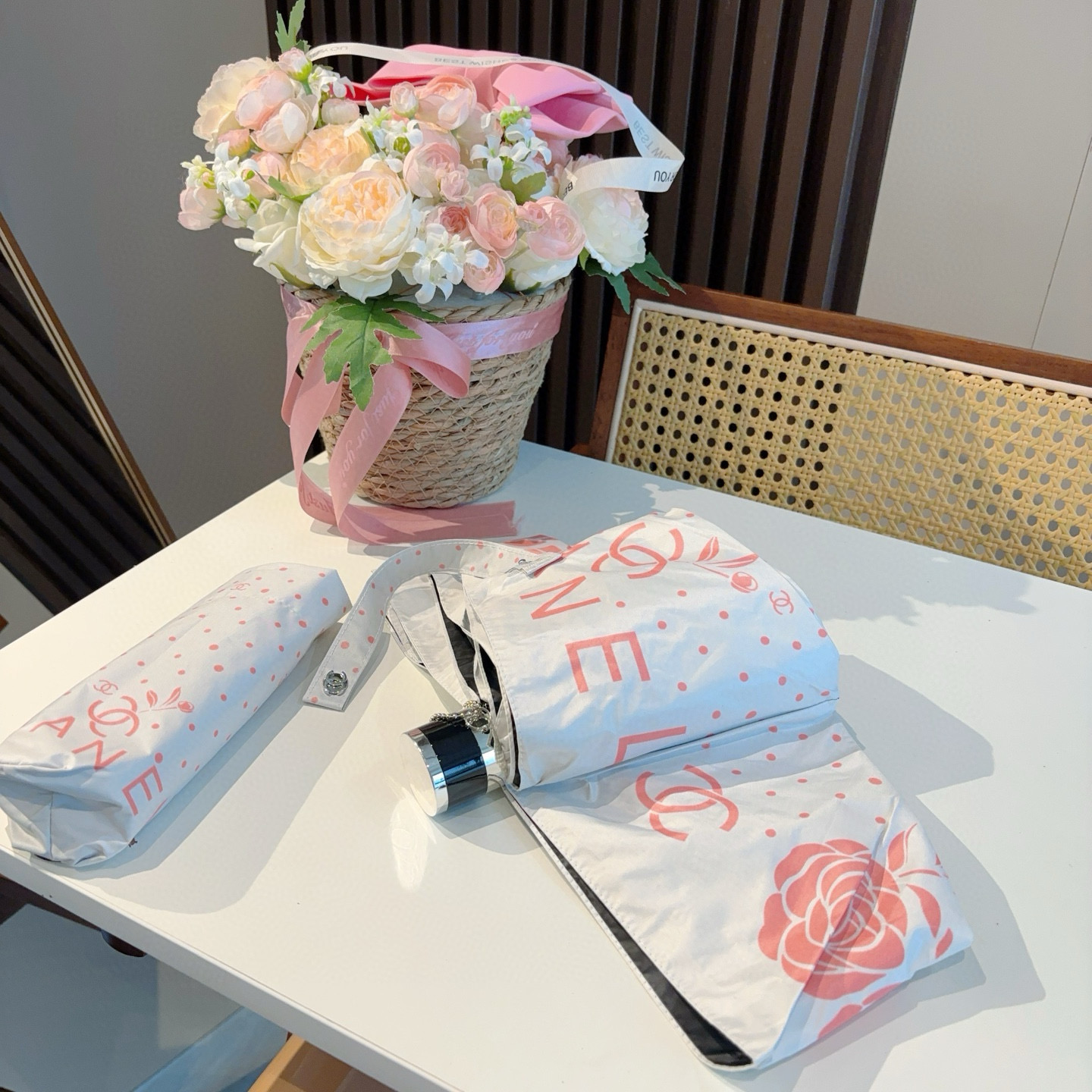  CHANEL（香奈儿）五折手动折叠晴雨伞 选用台湾进口UV防紫外线伞布 原单代工级品质  🌹