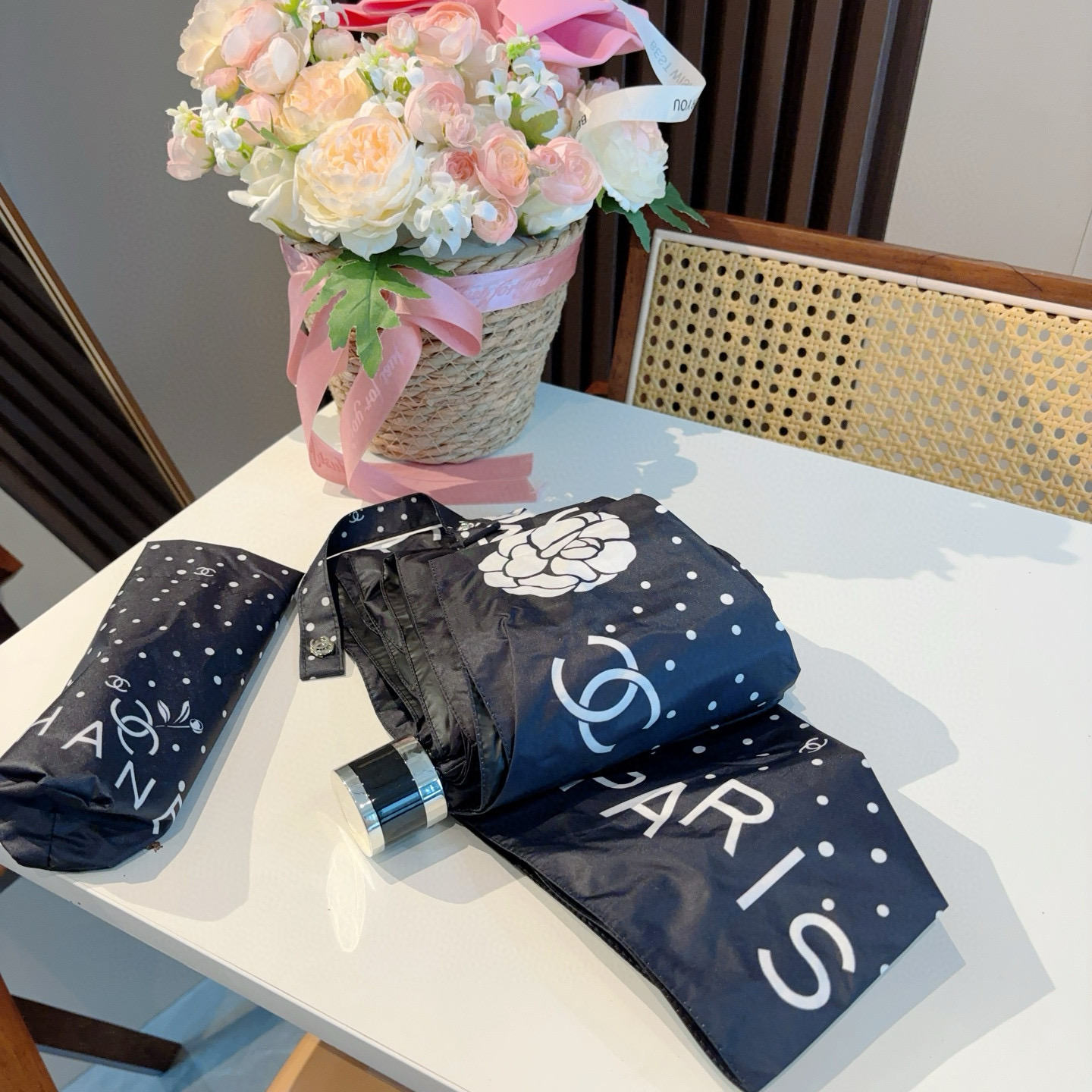  CHANEL（香奈儿）五折手动折叠晴雨伞 选用台湾进口UV防紫外线伞布 原单代工级品质  🌹