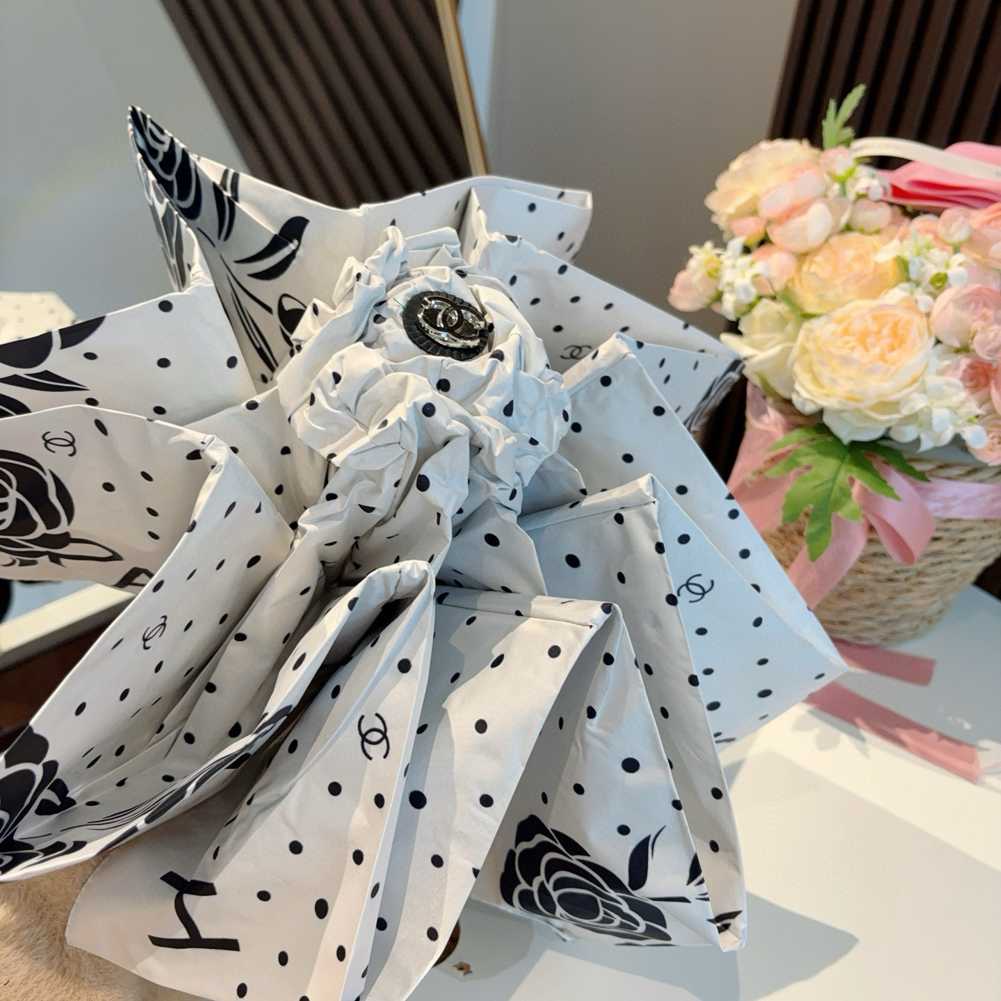  CHANEL（香奈儿）五折手动折叠晴雨伞 选用台湾进口UV防紫外线伞布 原单代工级品质  🌹