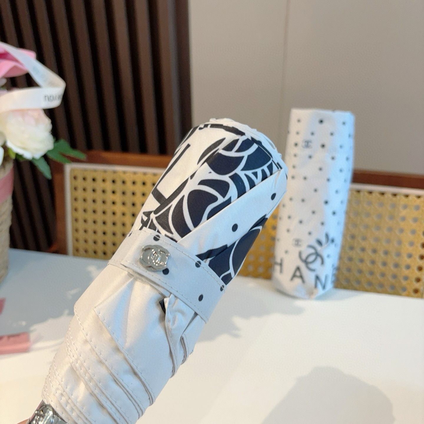  CHANEL（香奈儿）五折手动折叠晴雨伞 选用台湾进口UV防紫外线伞布 原单代工级品质  🌹