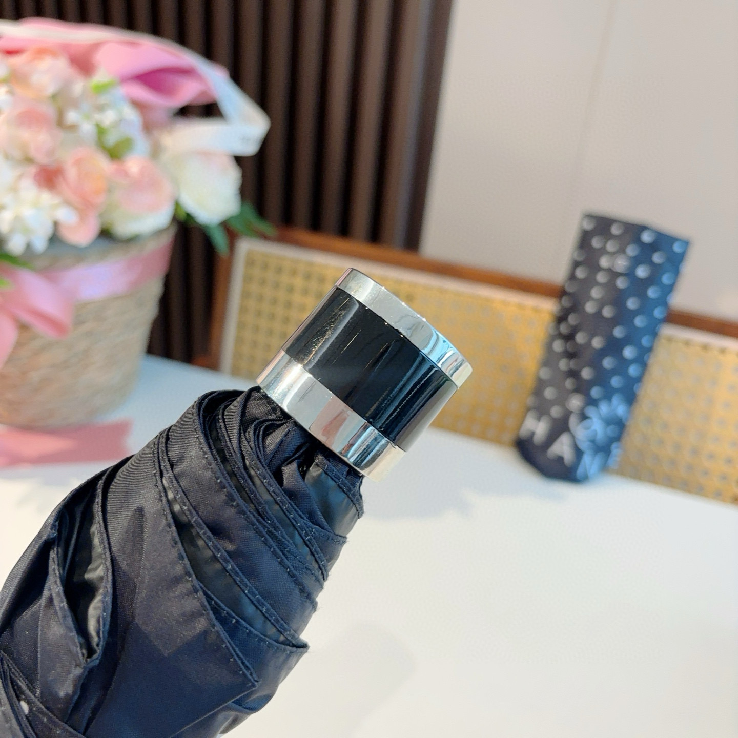  CHANEL（香奈儿）五折手动折叠晴雨伞 选用台湾进口UV防紫外线伞布 原单代工级品质  🌹