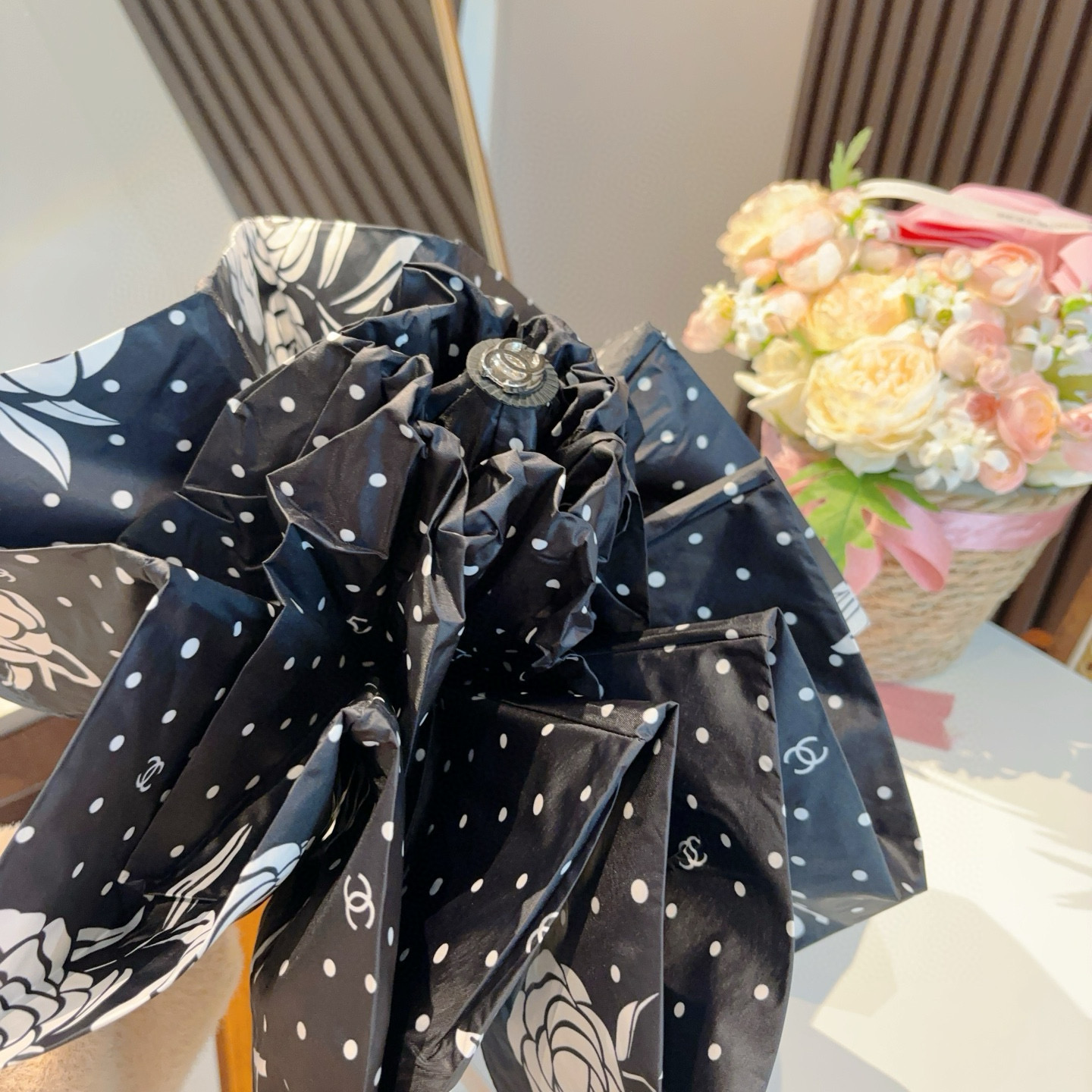  CHANEL（香奈儿）五折手动折叠晴雨伞 选用台湾进口UV防紫外线伞布 原单代工级品质  🌹