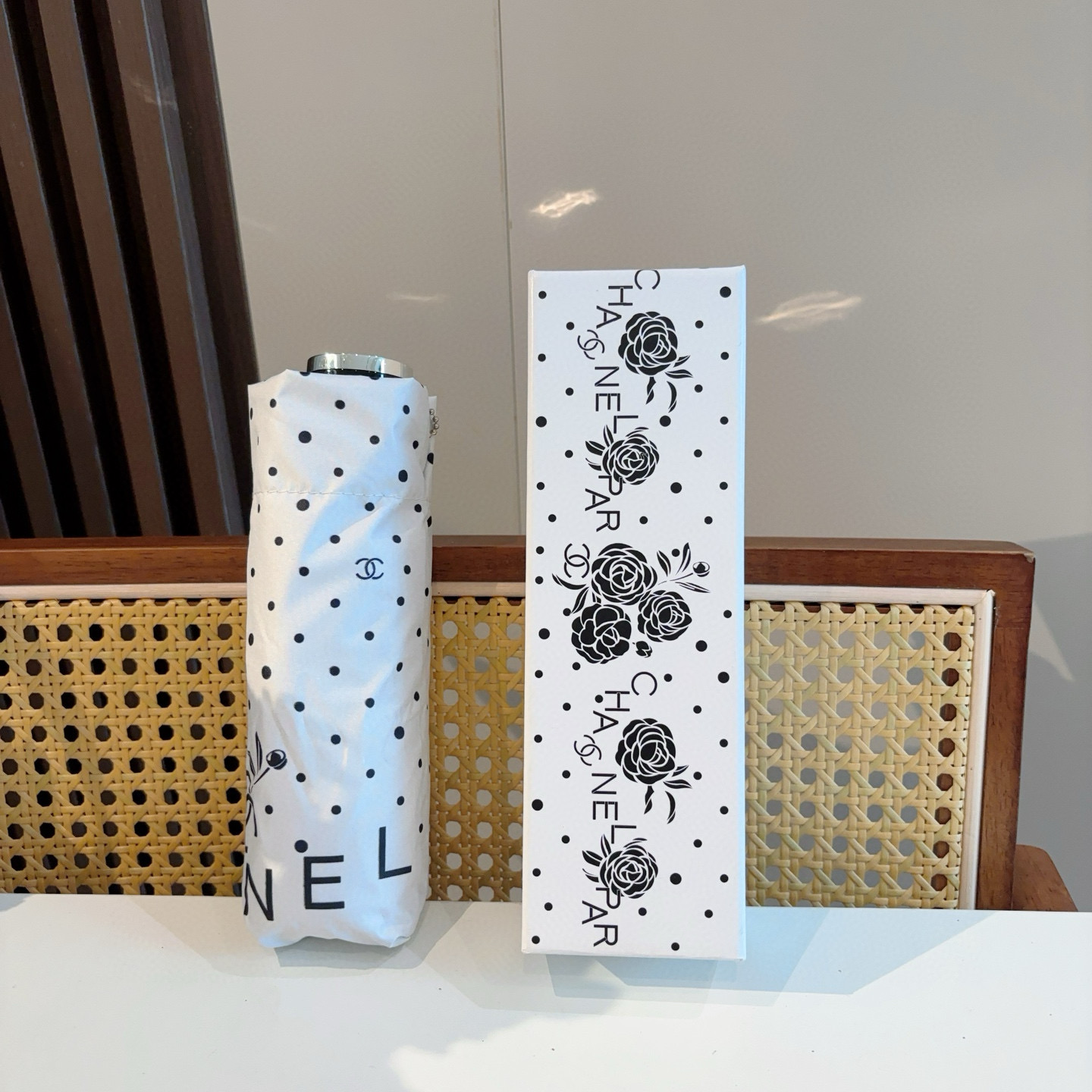  CHANEL（香奈儿）五折手动折叠晴雨伞 选用台湾进口UV防紫外线伞布 原单代工级品质  🌹
