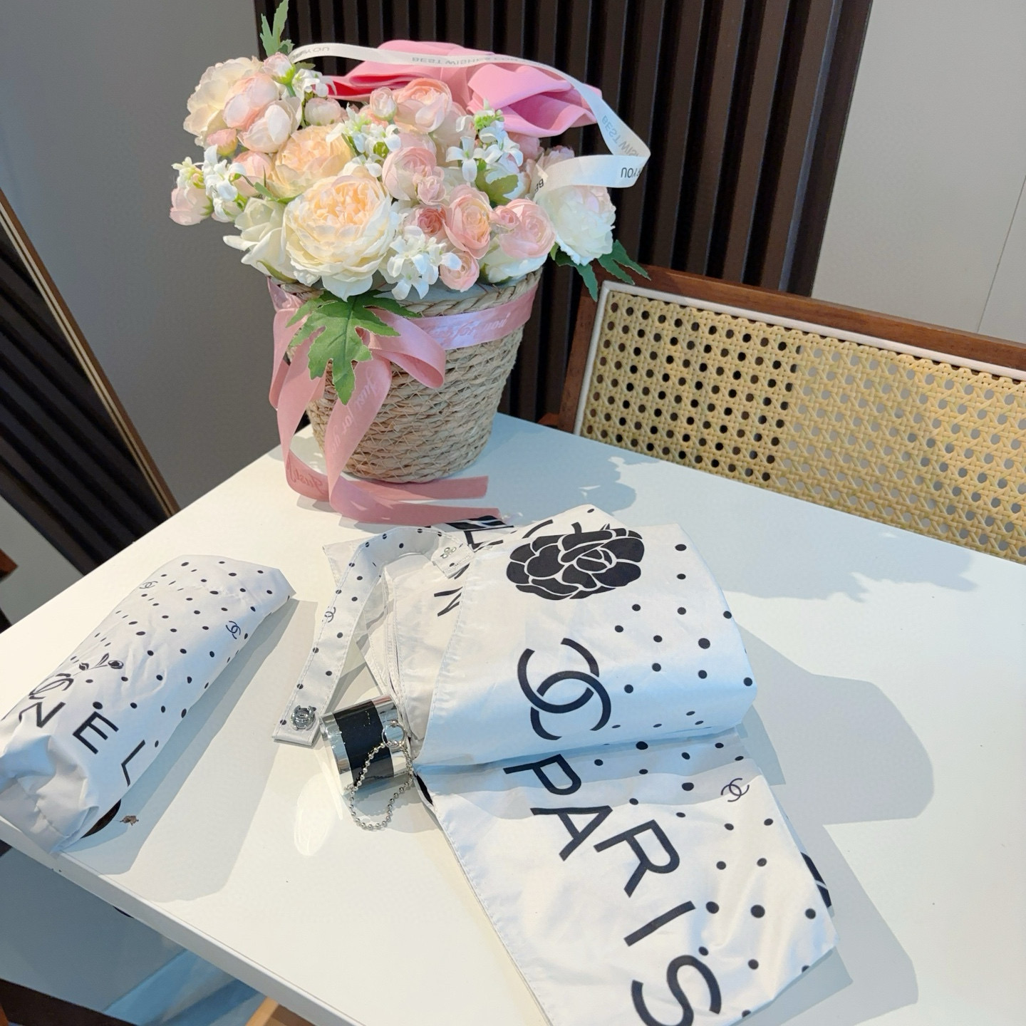  CHANEL（香奈儿）五折手动折叠晴雨伞 选用台湾进口UV防紫外线伞布 原单代工级品质  🌹