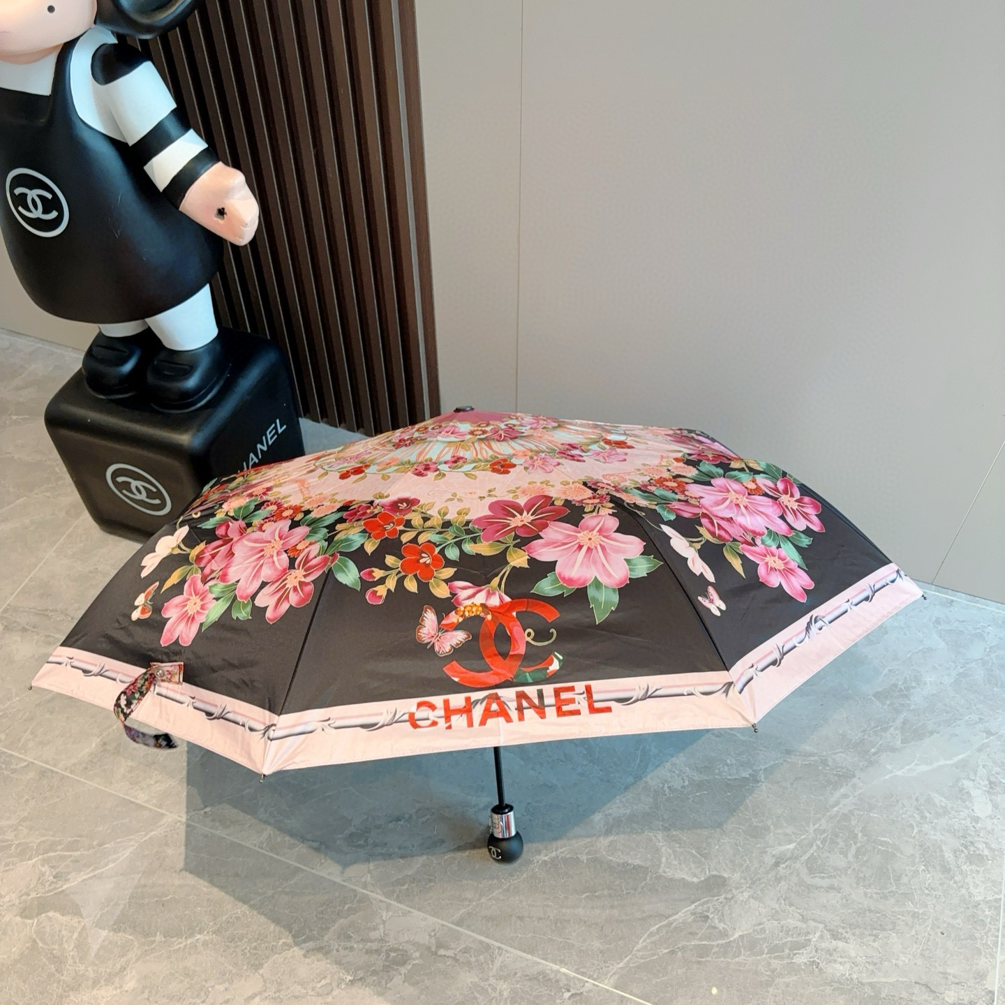 CHANEL（香奈儿）三折手开折叠晴雨伞 做工精细 气质 时尚 炒鸡好看！防紫外线 人手必备 ！