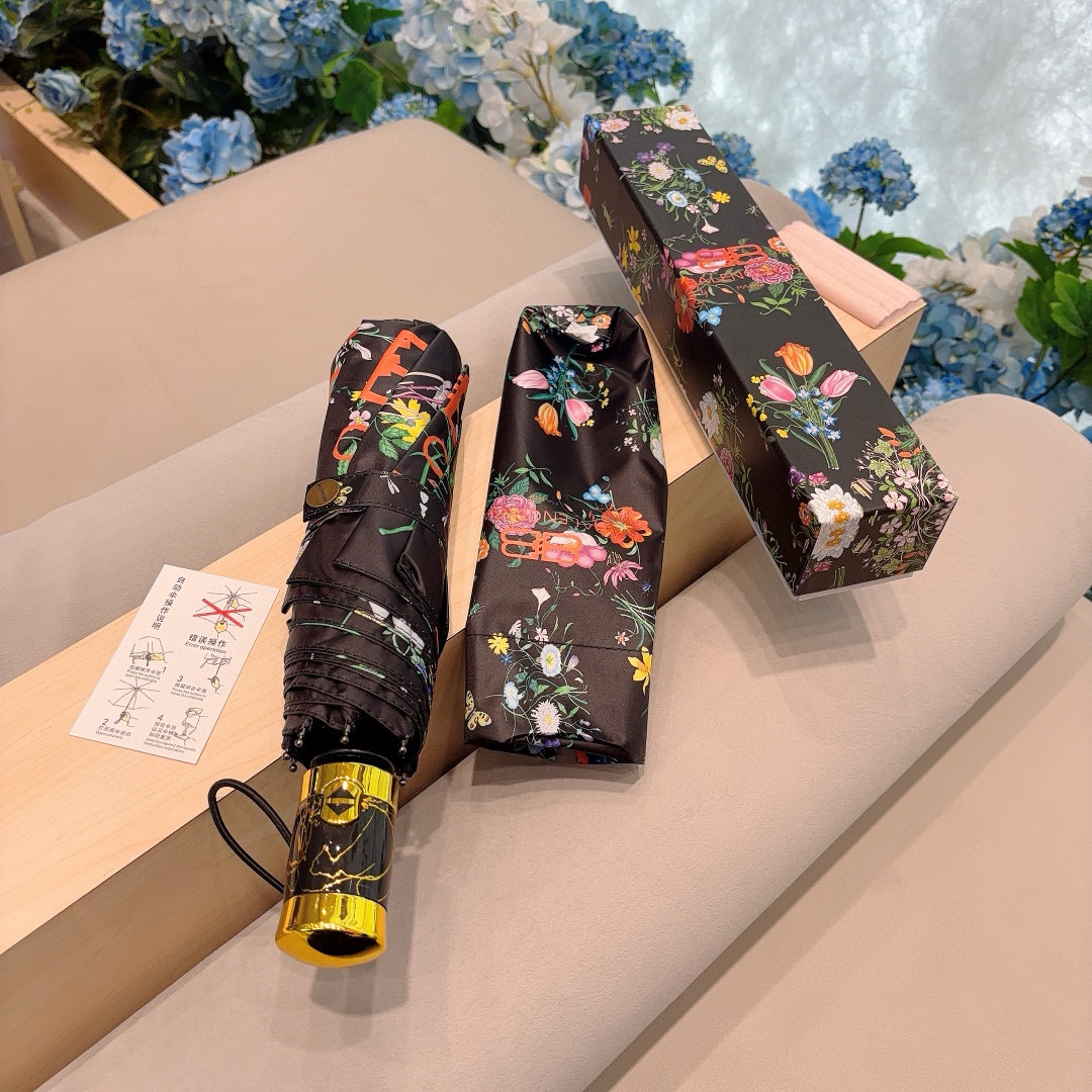  巴黎世家（Balenciaga） 新款三折自动折叠晴雨伞 火爆来袭 夏日里的小清新 高效阻隔紫外线涂层