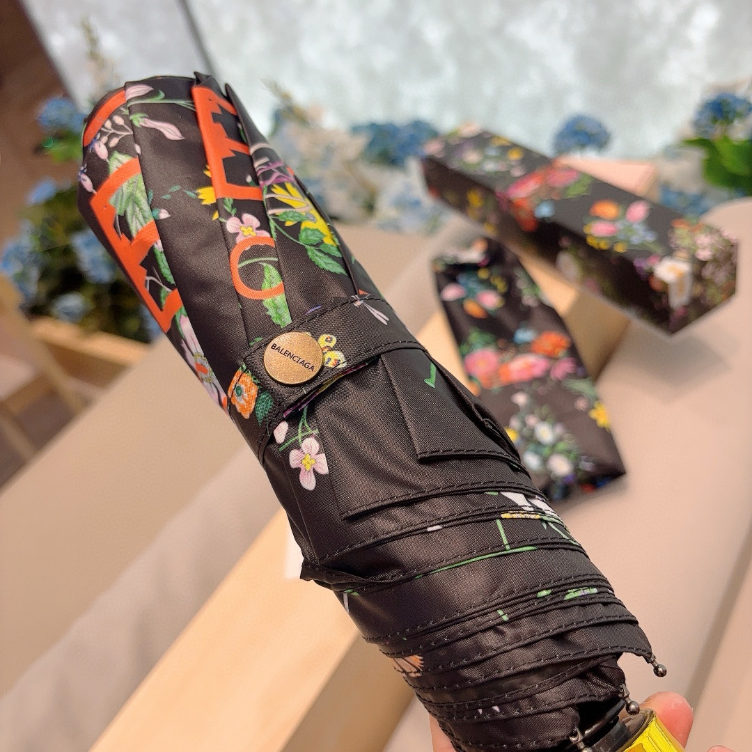  巴黎世家（Balenciaga） 新款三折自动折叠晴雨伞 火爆来袭 夏日里的小清新 高效阻隔紫外线涂层