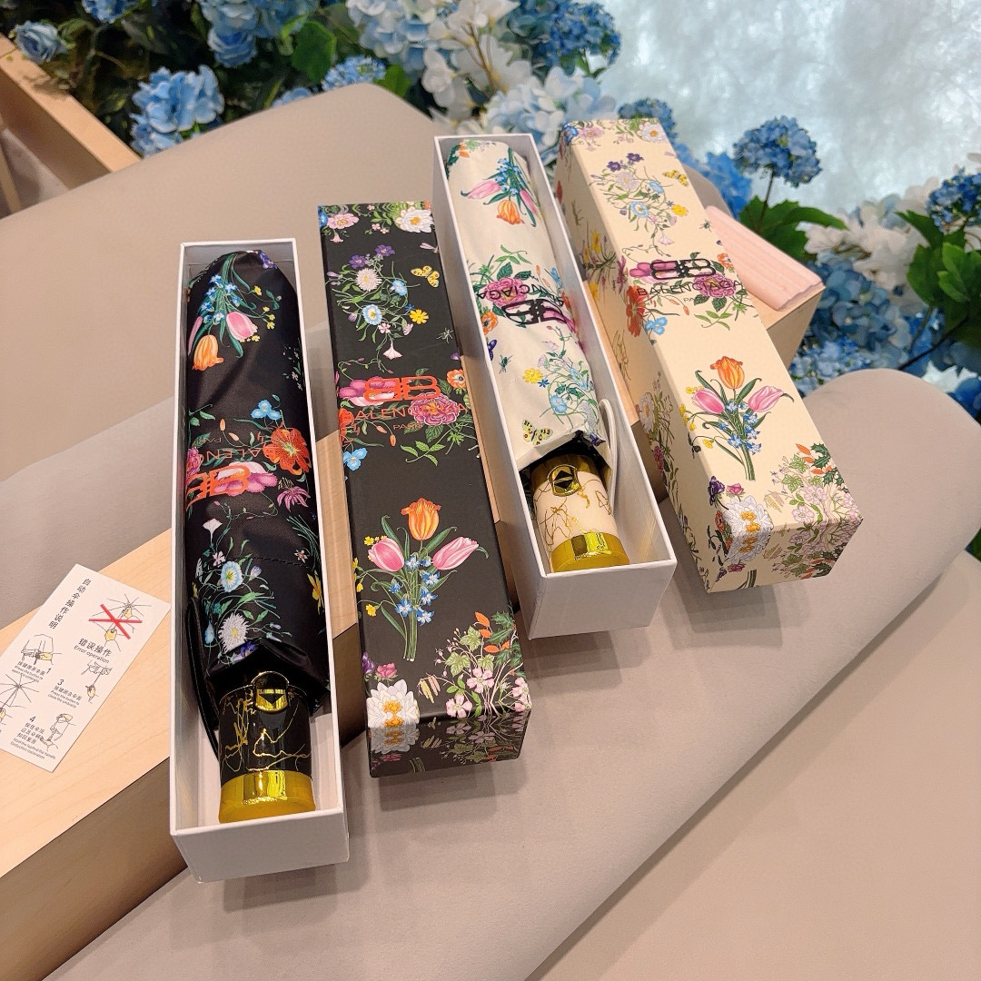  巴黎世家（Balenciaga） 新款三折自动折叠晴雨伞 火爆来袭 夏日里的小清新 高效阻隔紫外线涂层