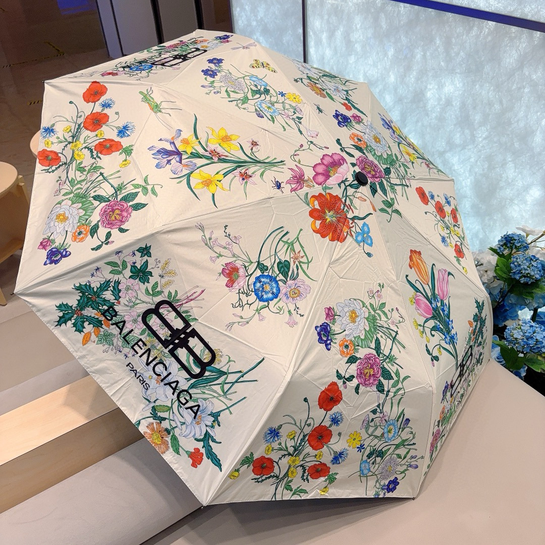  巴黎世家（Balenciaga） 新款三折自动折叠晴雨伞 火爆来袭 夏日里的小清新 高效阻隔紫外线涂层