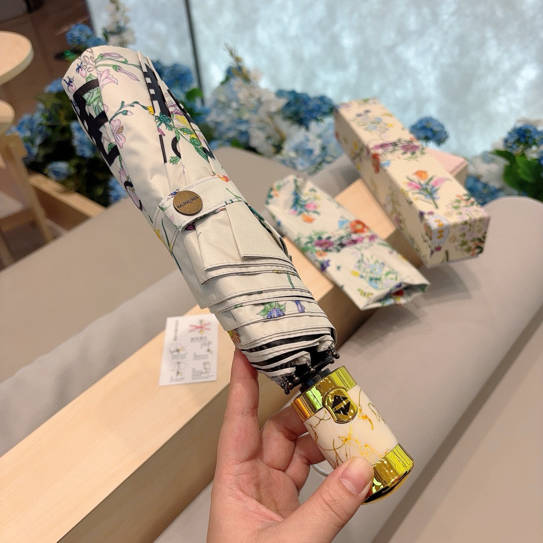  巴黎世家（Balenciaga） 新款三折自动折叠晴雨伞 火爆来袭 夏日里的小清新 高效阻隔紫外线涂层