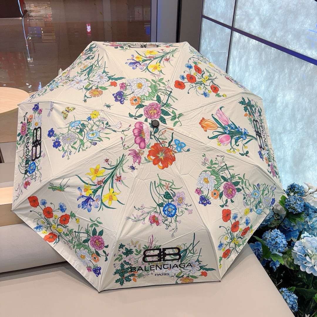  巴黎世家（Balenciaga） 新款三折自动折叠晴雨伞 火爆来袭 夏日里的小清新 高效阻隔紫外线涂层